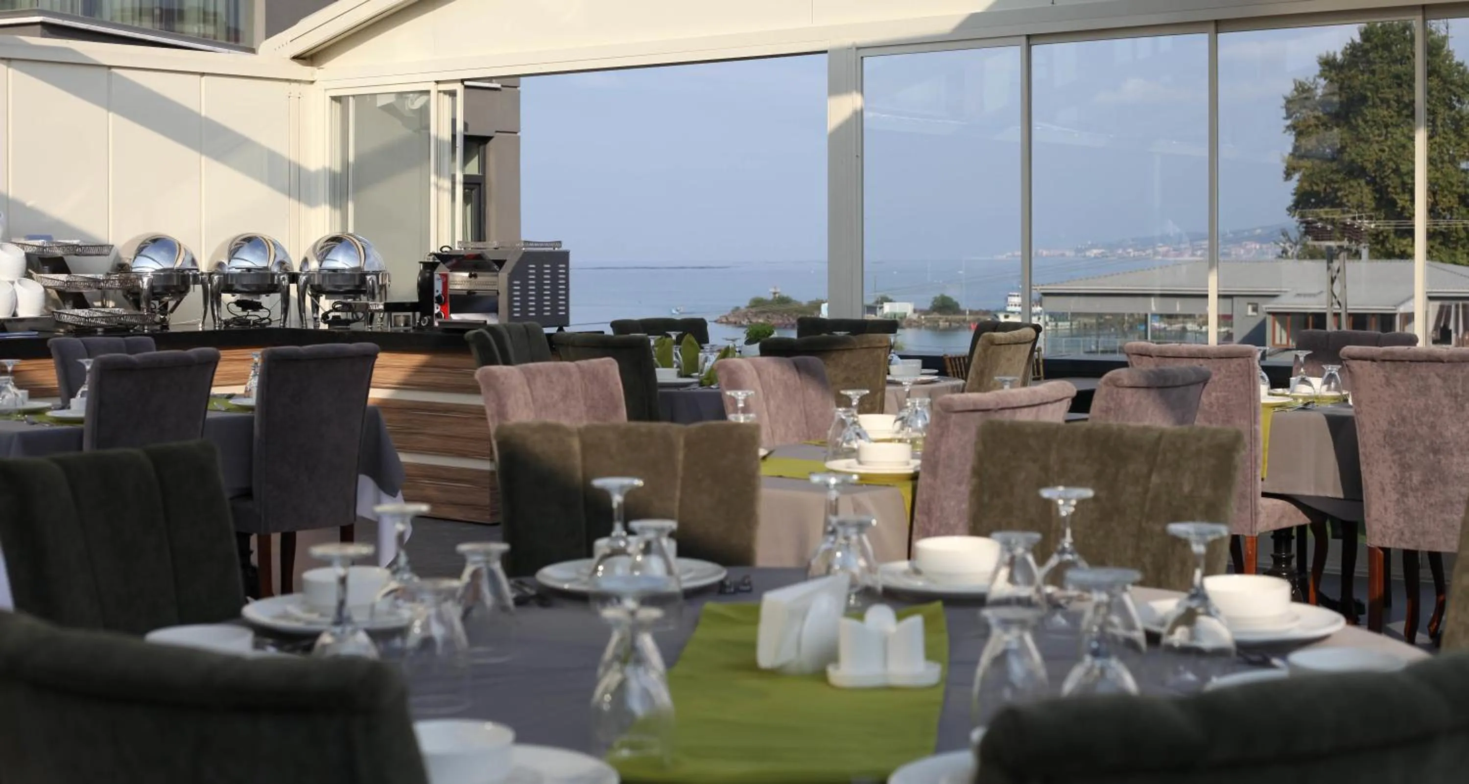 Restaurant/places to eat in Alesha Suite Otel