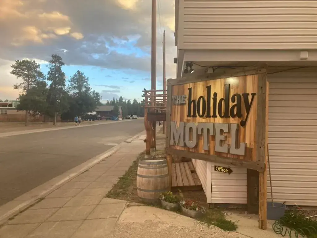 Yellowstone Holiday Motel Yellowstone Holiday Motel