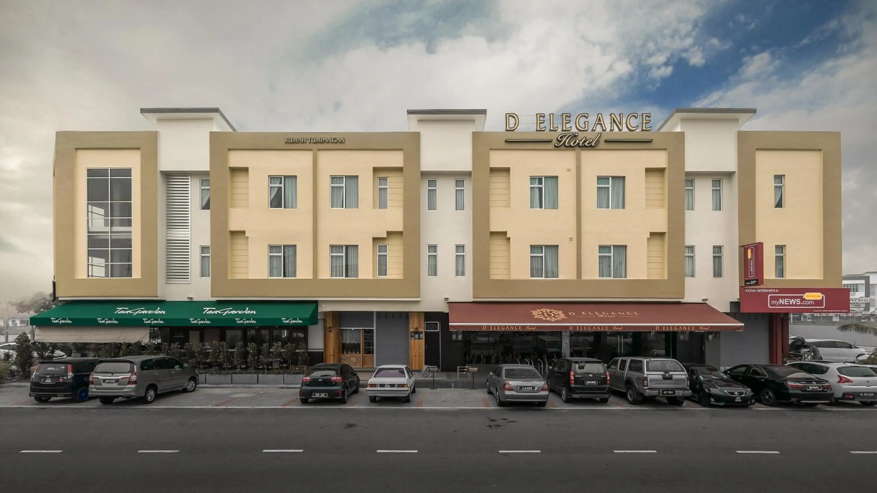 Property building in D Elegance Hotel Nusajaya