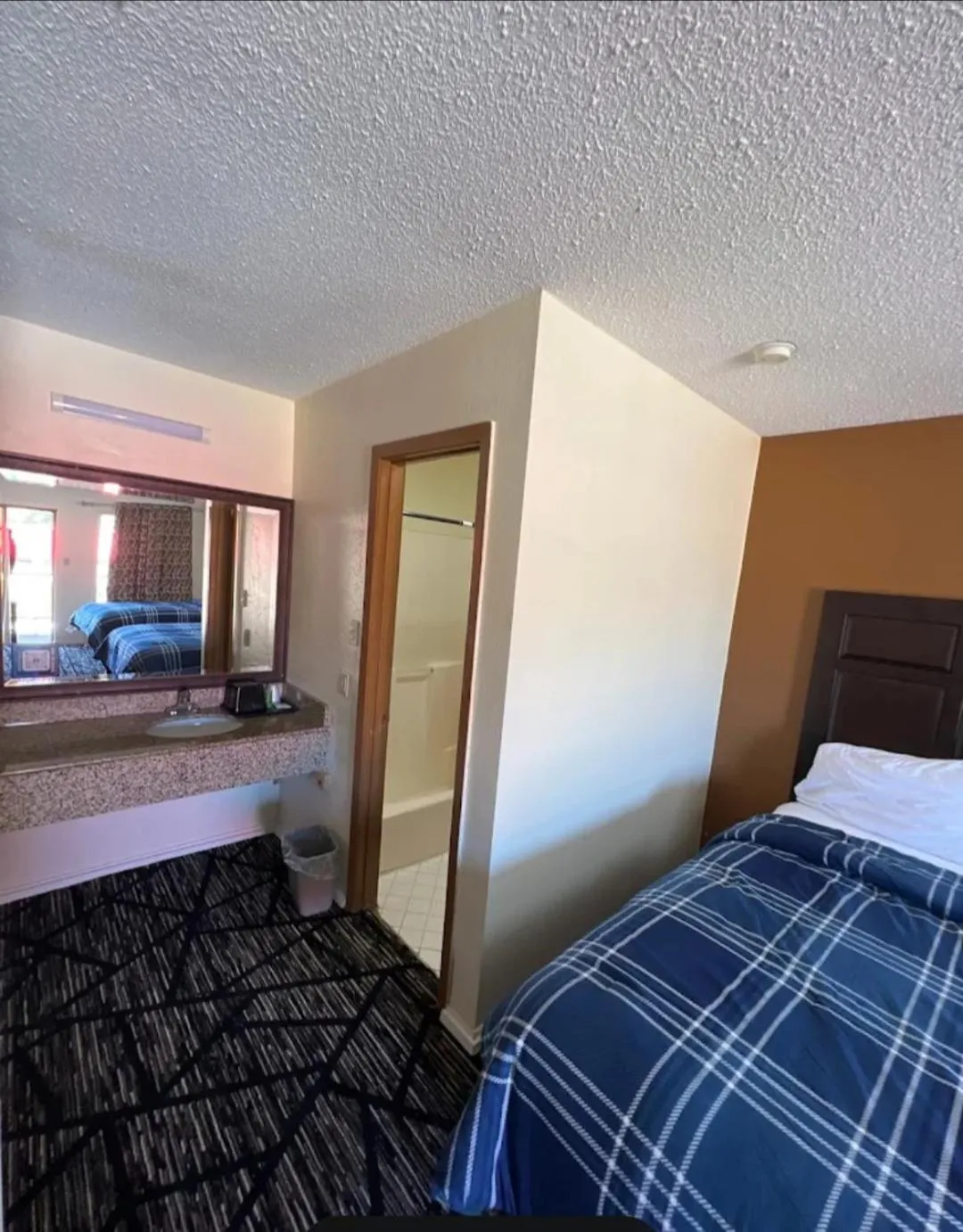 C Town Inn And Suites