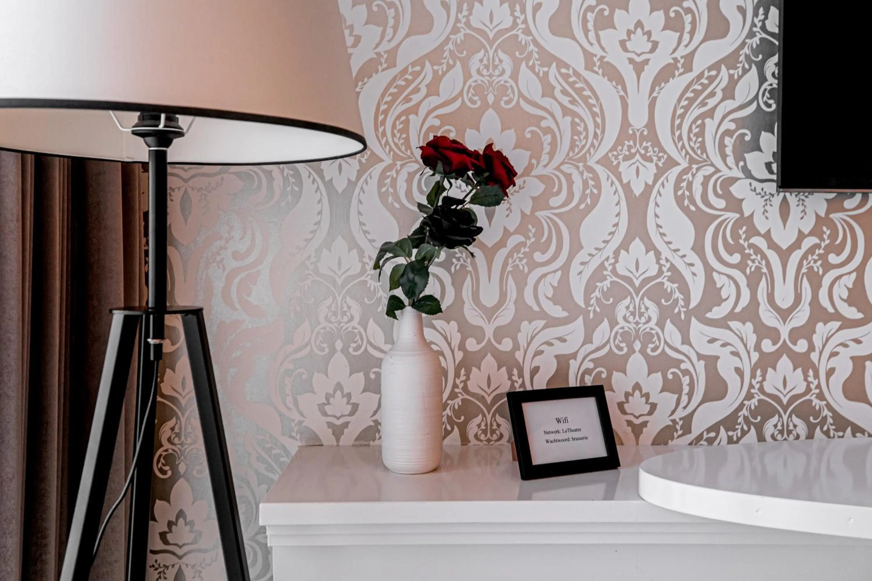 Decorative detail in Le Theatre