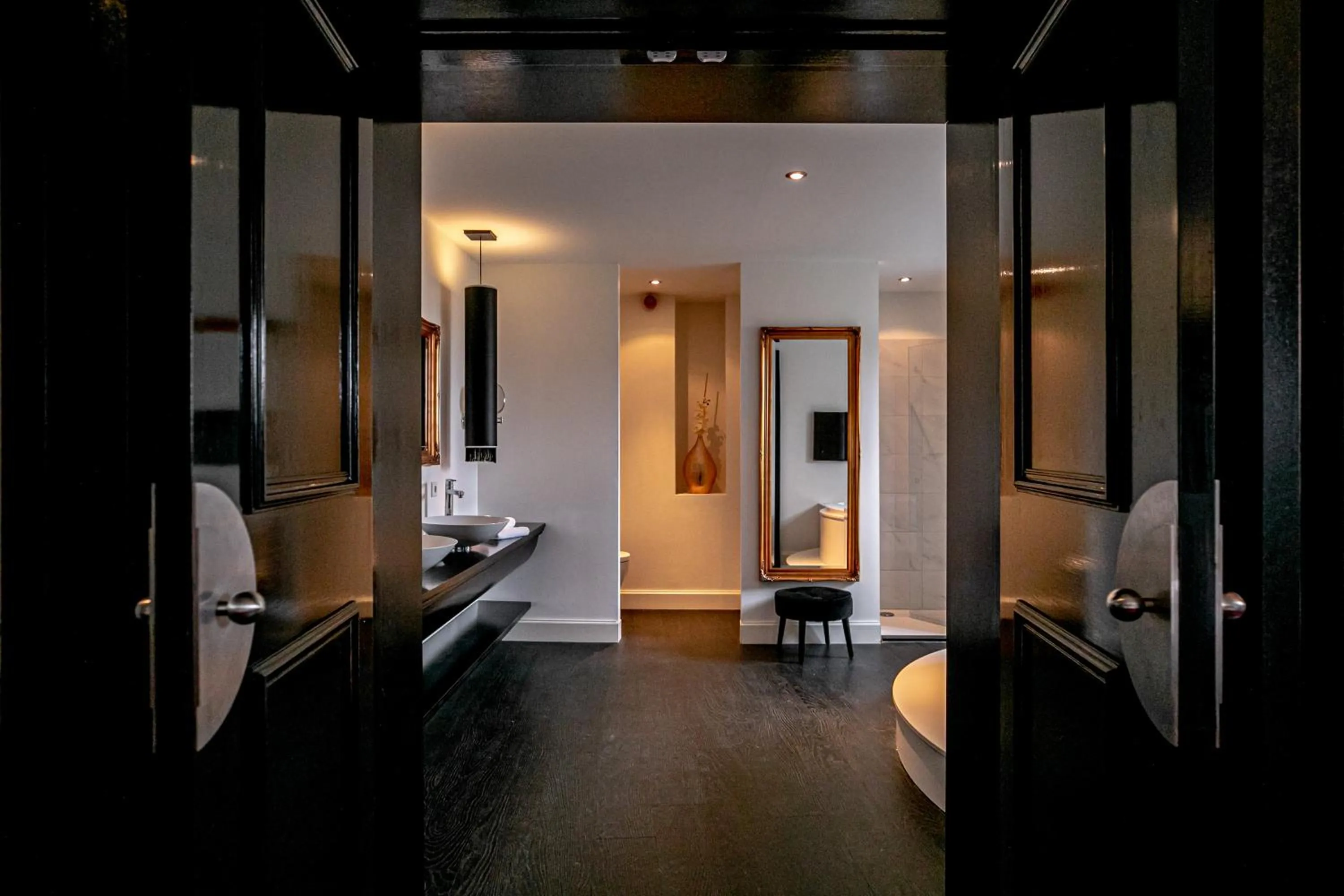 Bathroom, Bed in Le Theatre