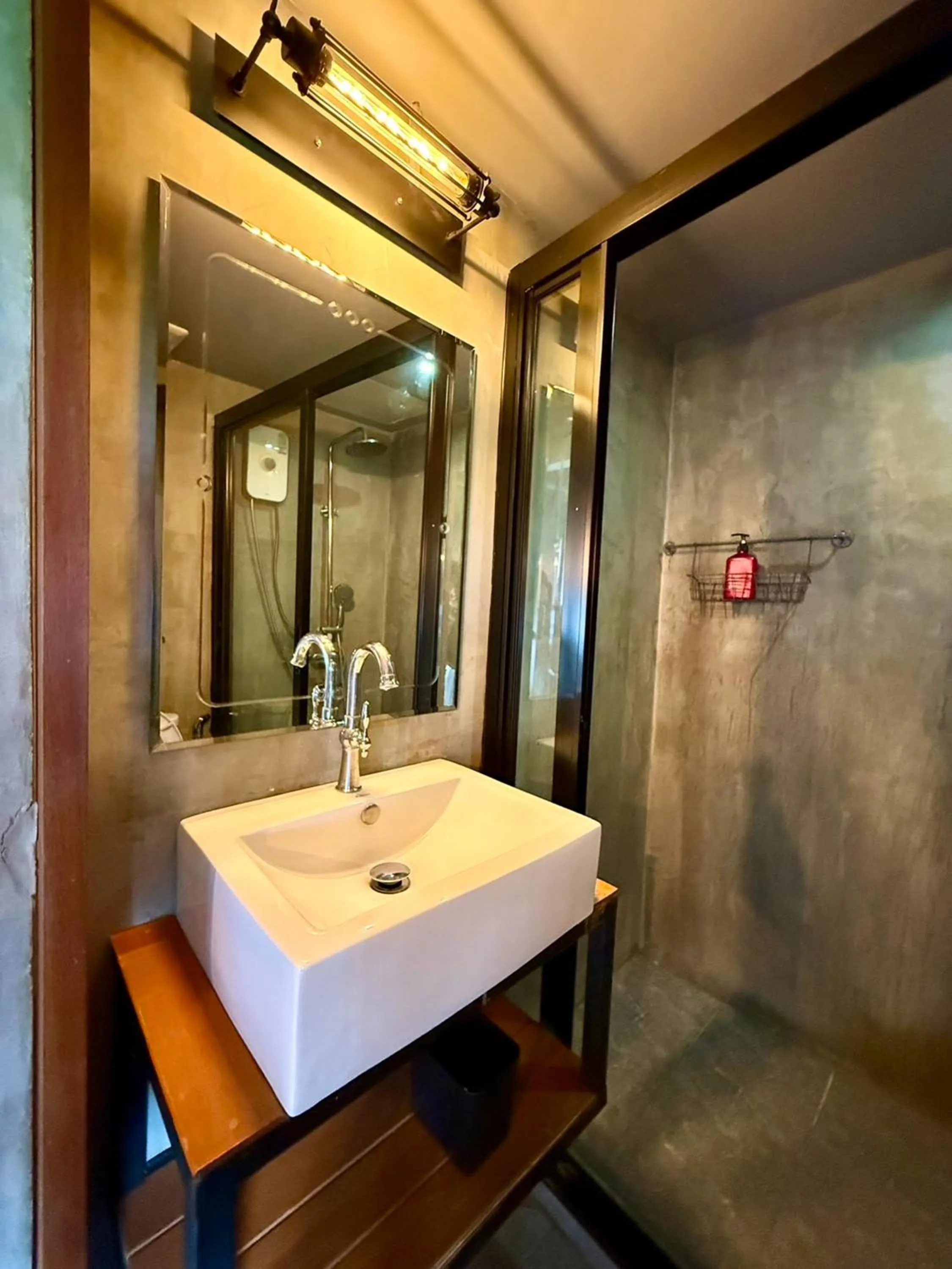 Bathroom in Sukhum Rajamangala-Phatthanakan Rooms