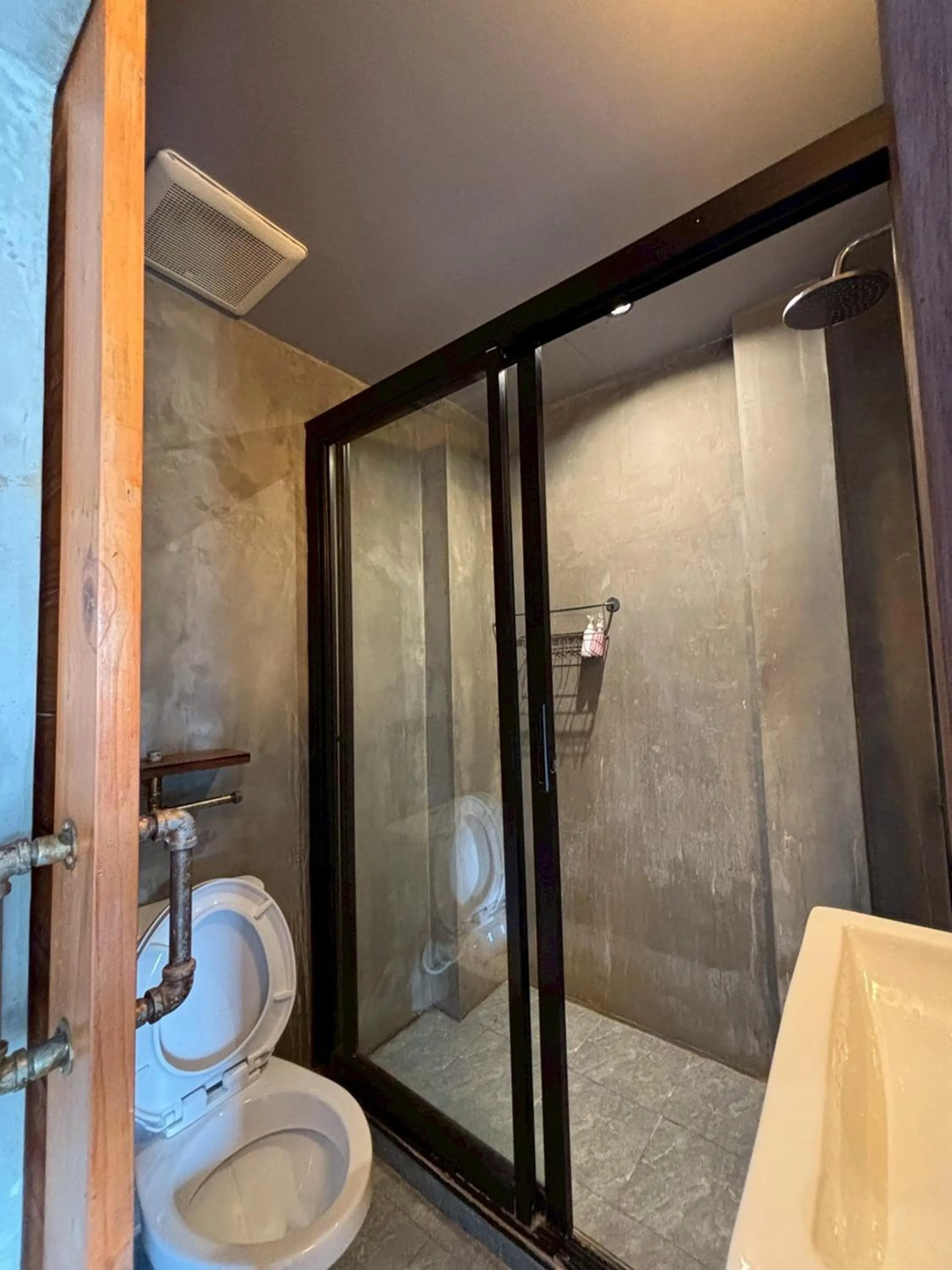 Bathroom in Sukhum Rajamangala-Phatthanakan Rooms