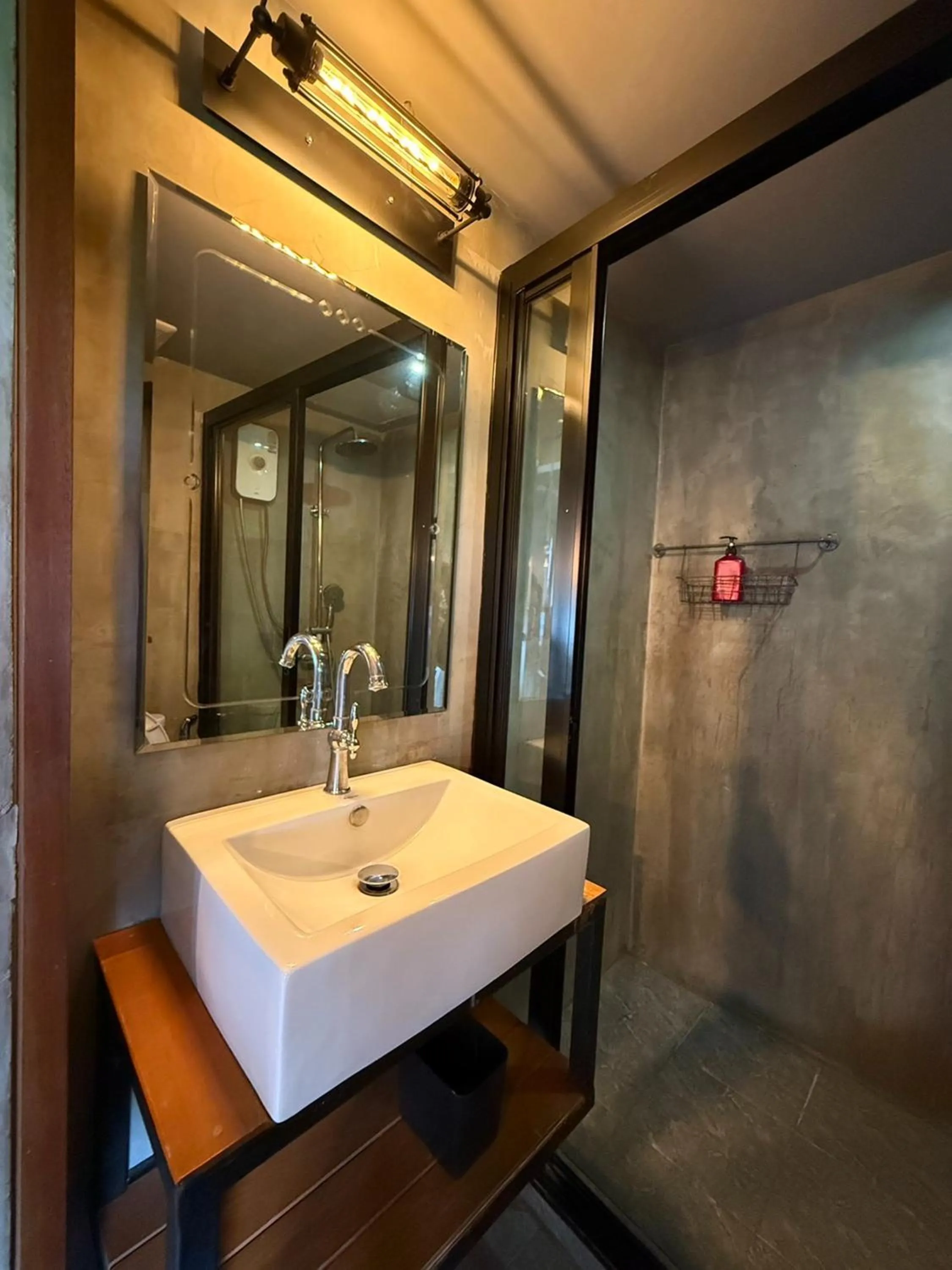 Bathroom in Sukhum Rajamangala-Phatthanakan Rooms