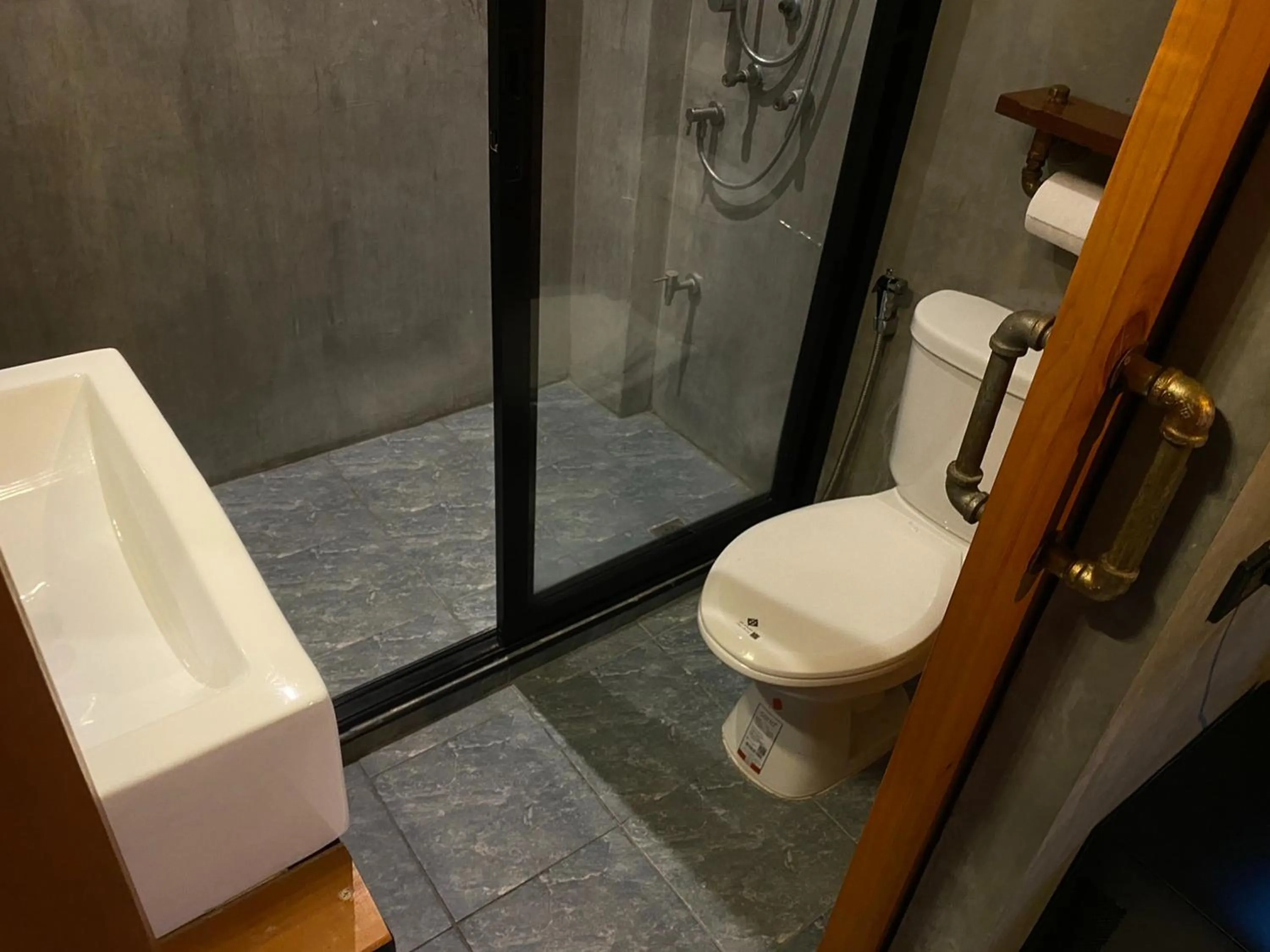 Bathroom in Sukhum Rajamangala-Phatthanakan Rooms