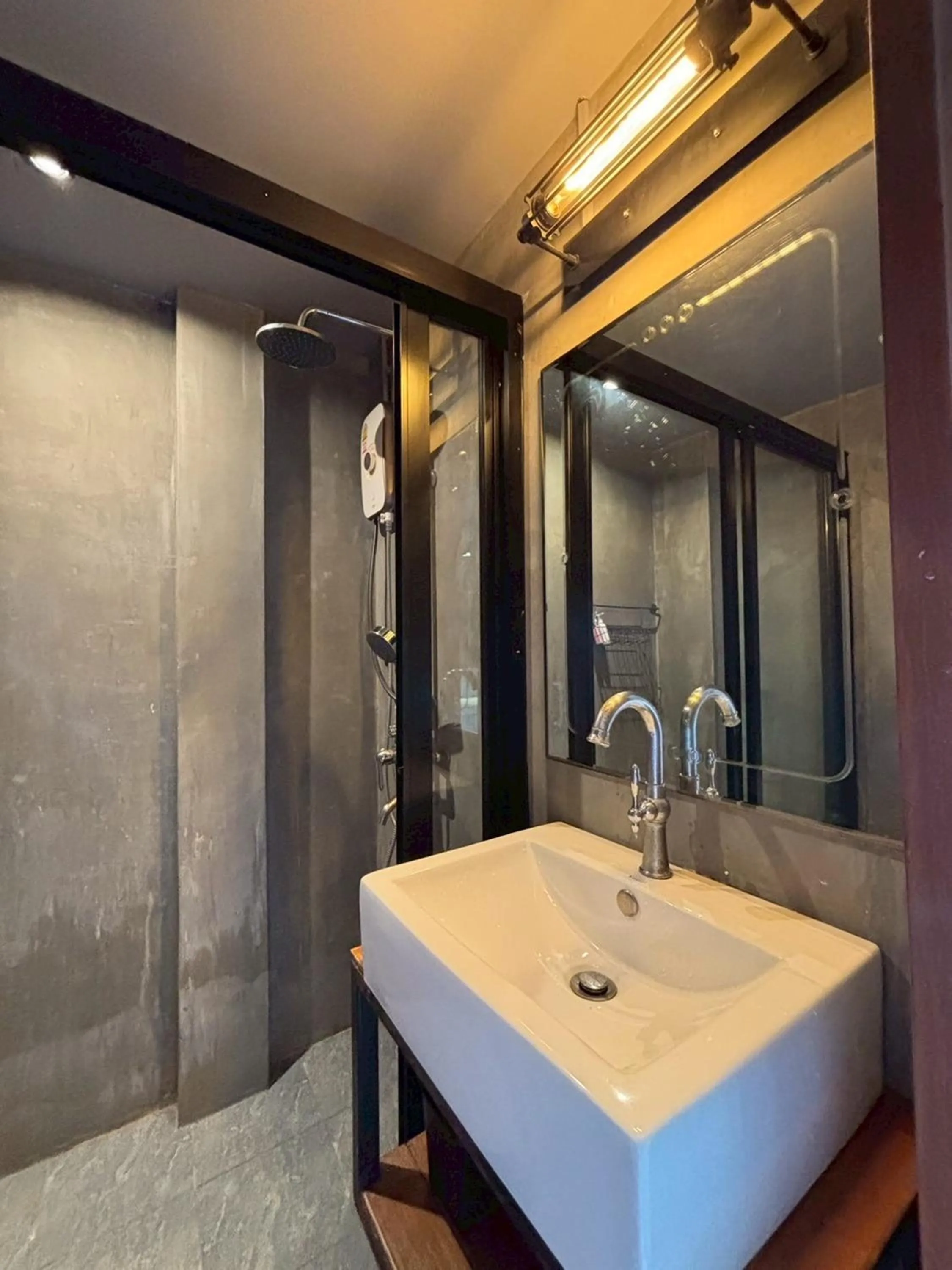 Bathroom in Sukhum Rajamangala-Phatthanakan Rooms