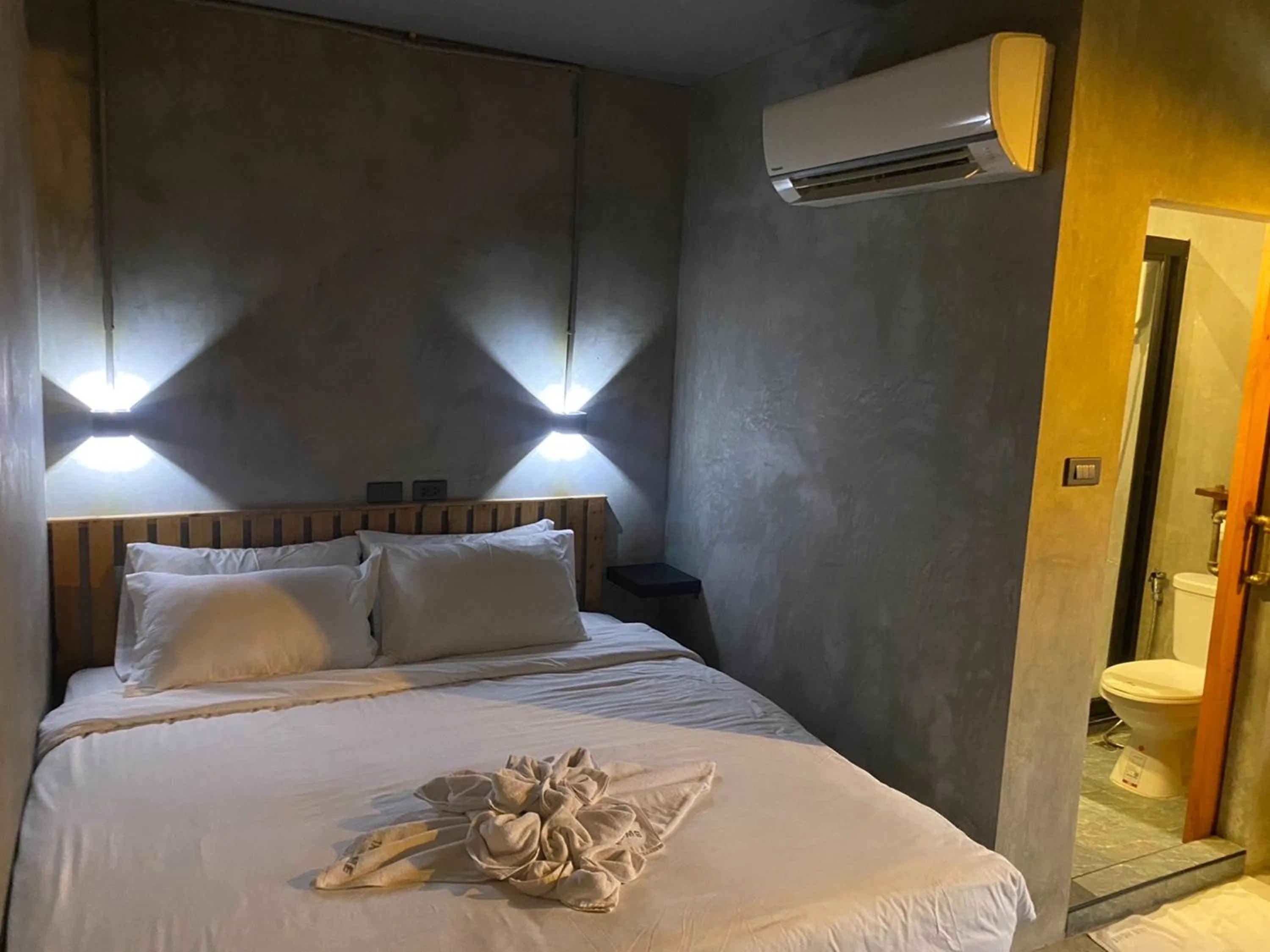 Bed in Sukhum Rajamangala-Phatthanakan Rooms