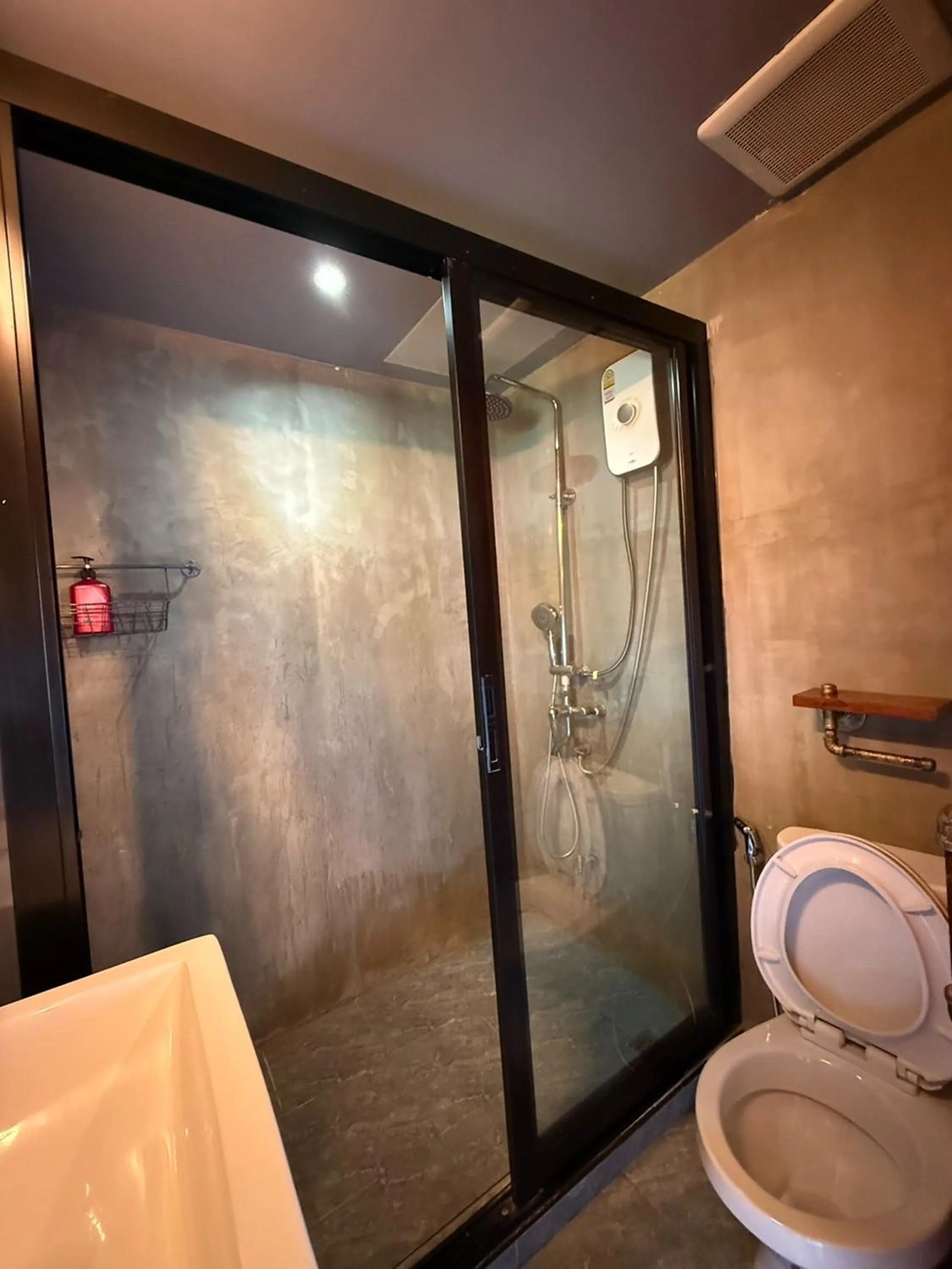 Bathroom in Sukhum Rajamangala-Phatthanakan Rooms