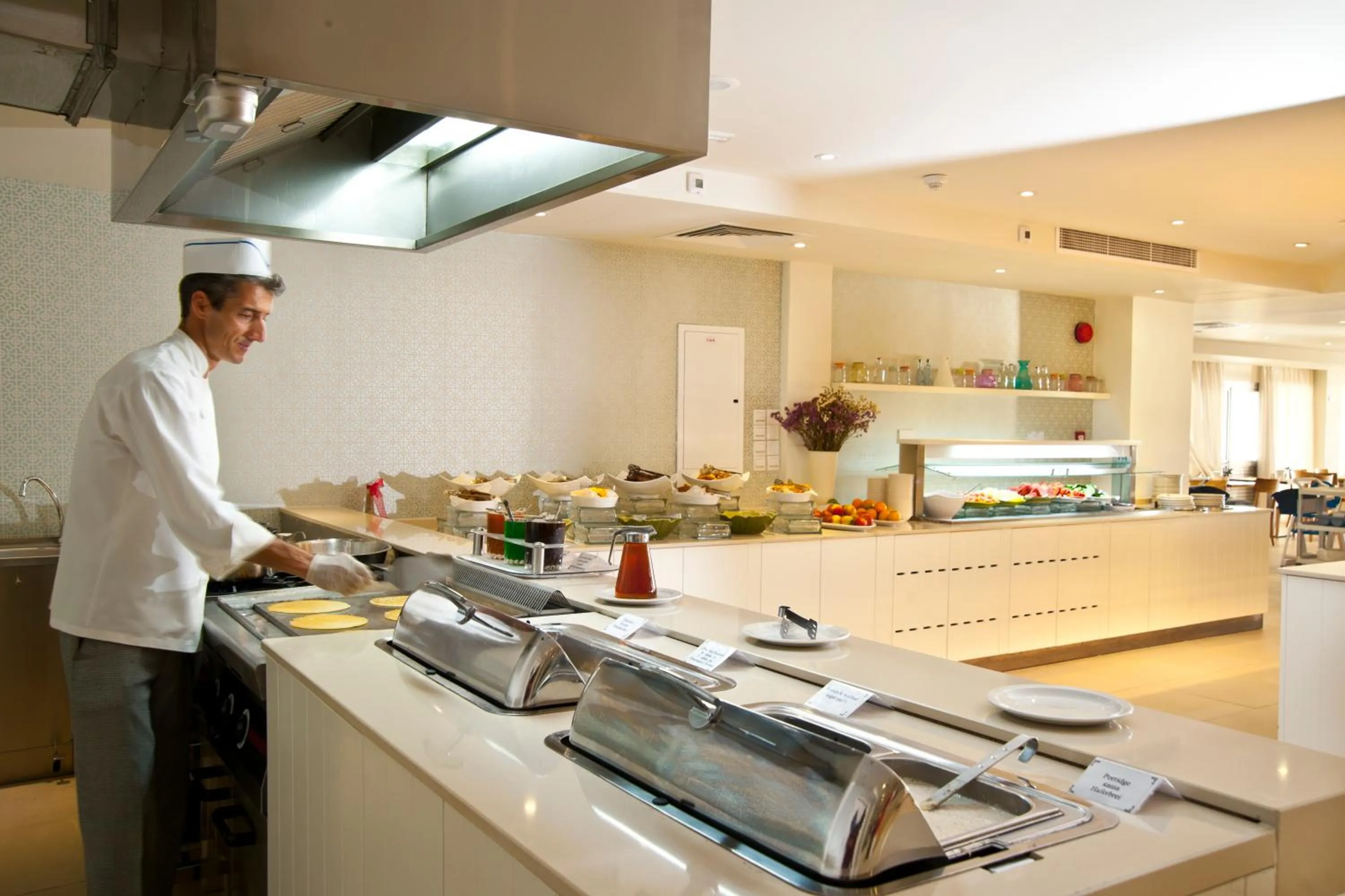 Food in Pernera Beach Hotel