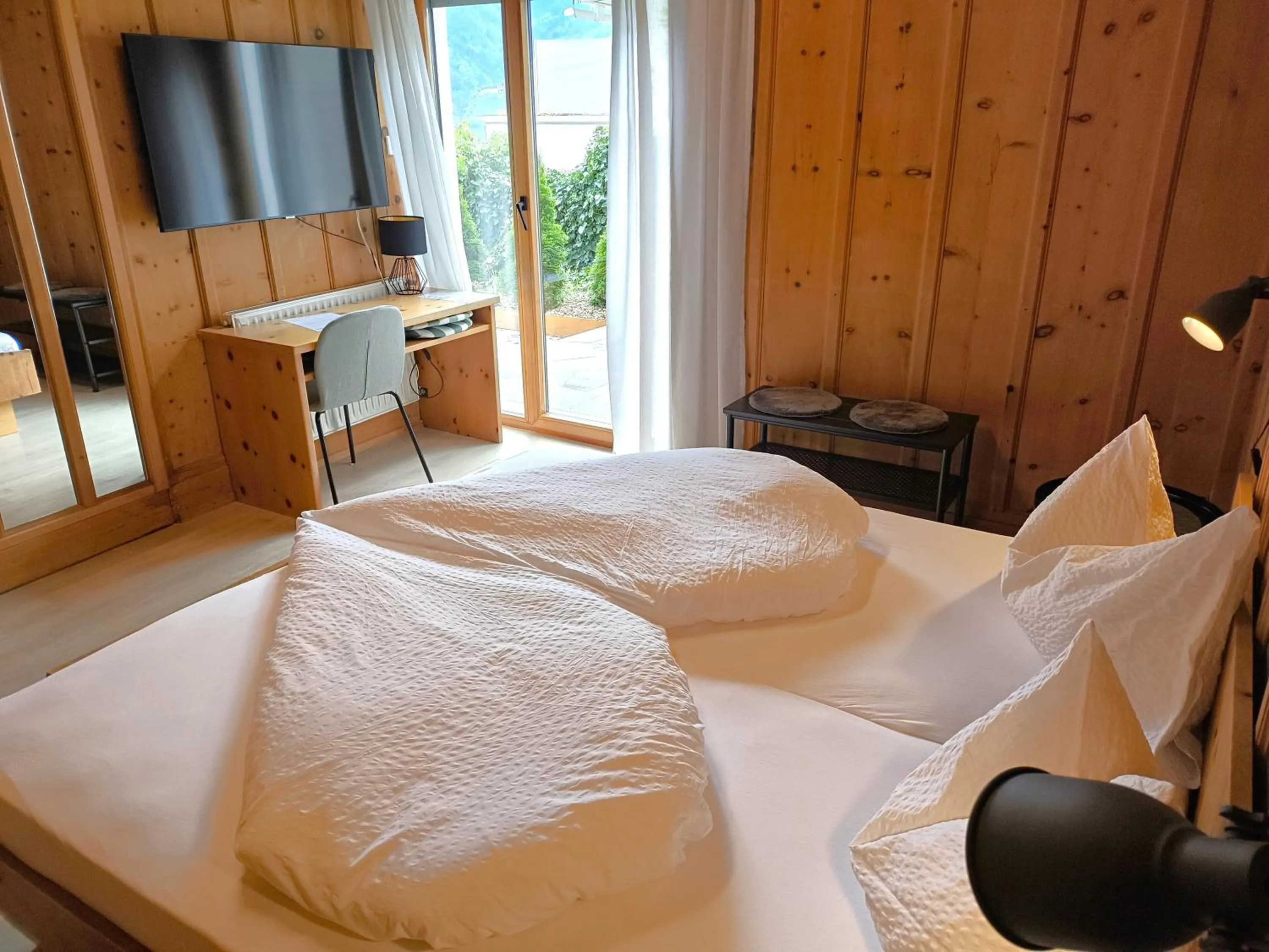 Balcony/Terrace, Bed in Schenna Garni Eden Bed & Breakfast