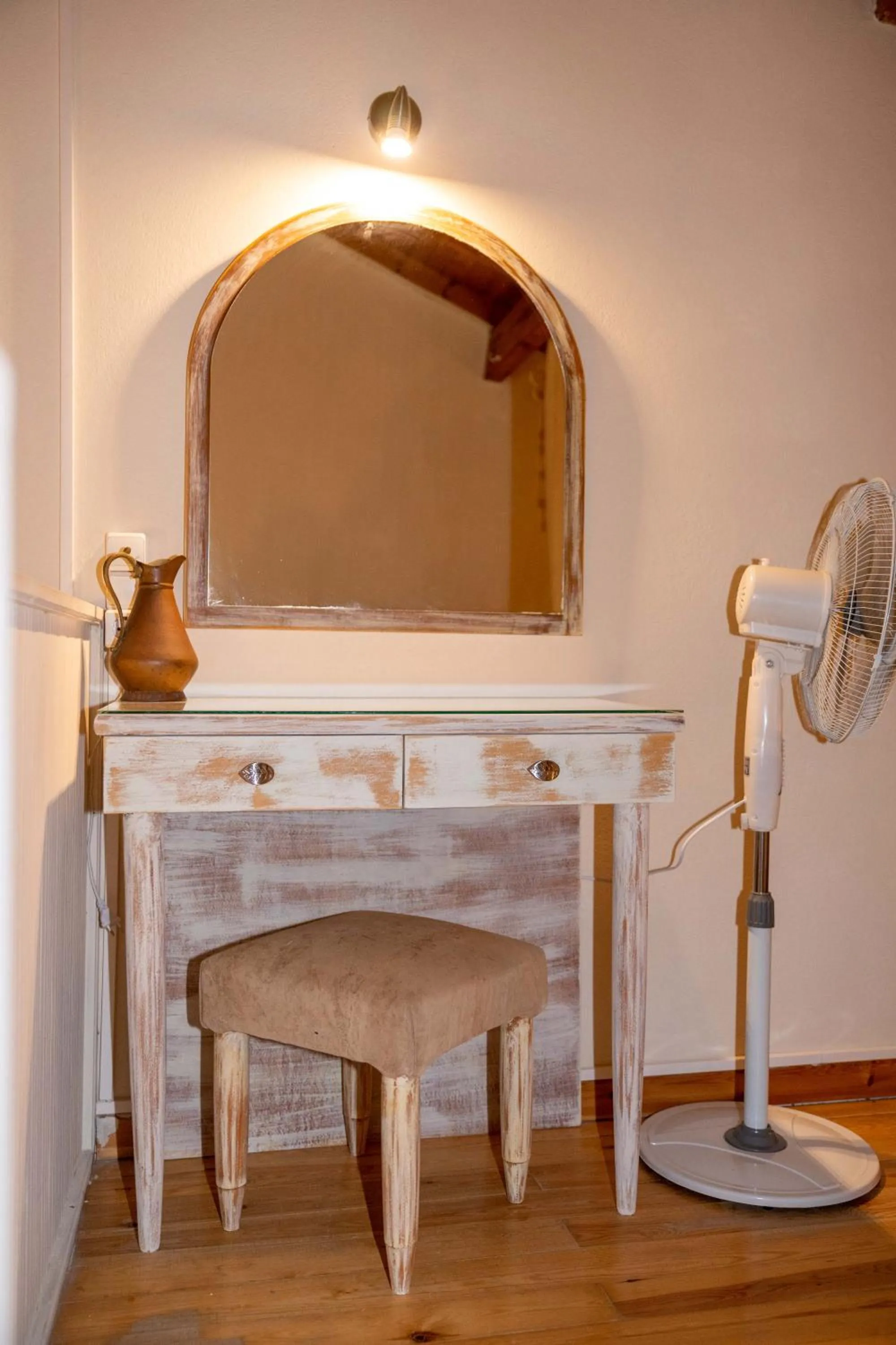 hair dresser in Villa Del Sol Corfu