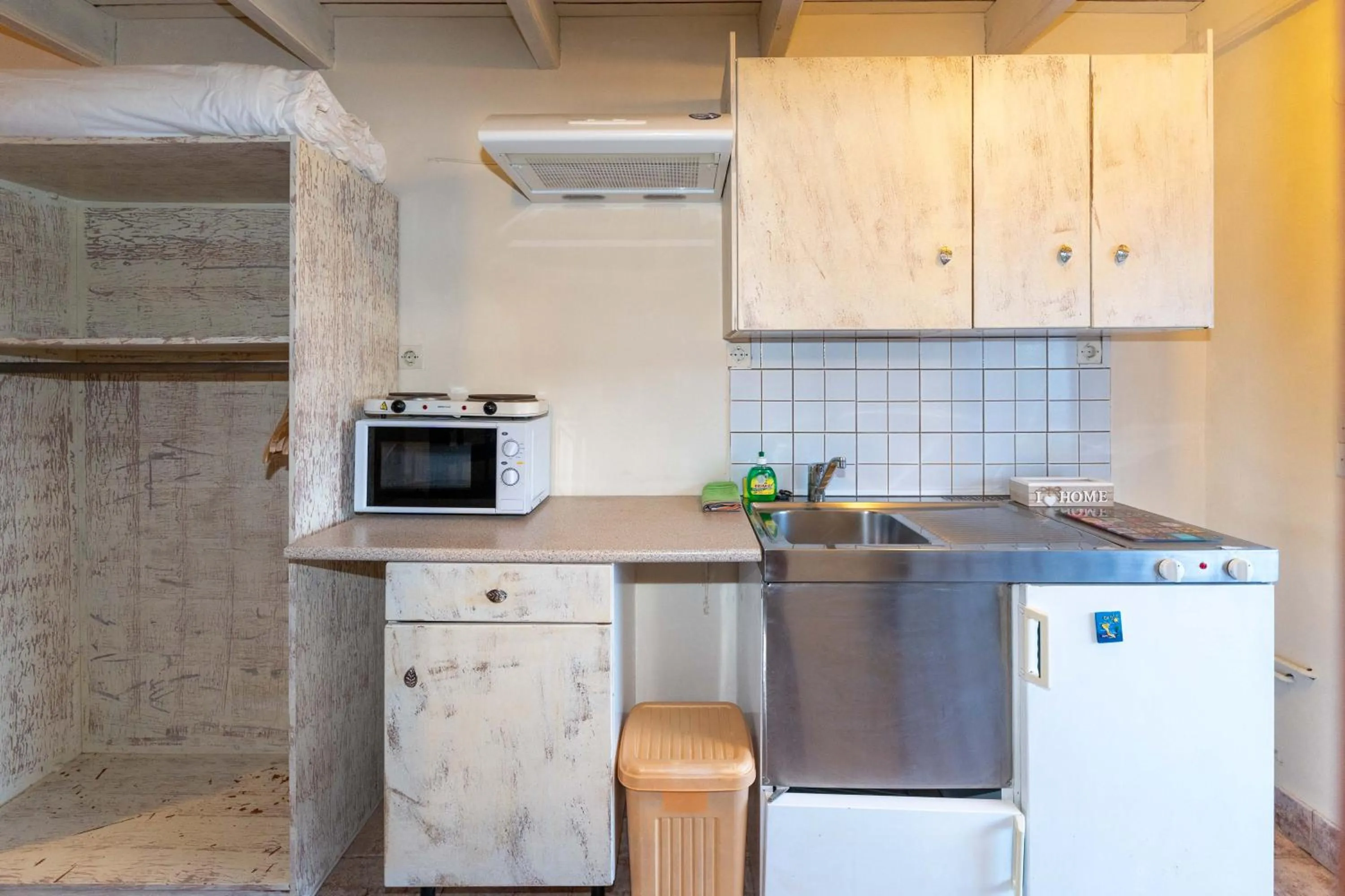 Kitchen or kitchenette in Villa Del Sol Corfu
