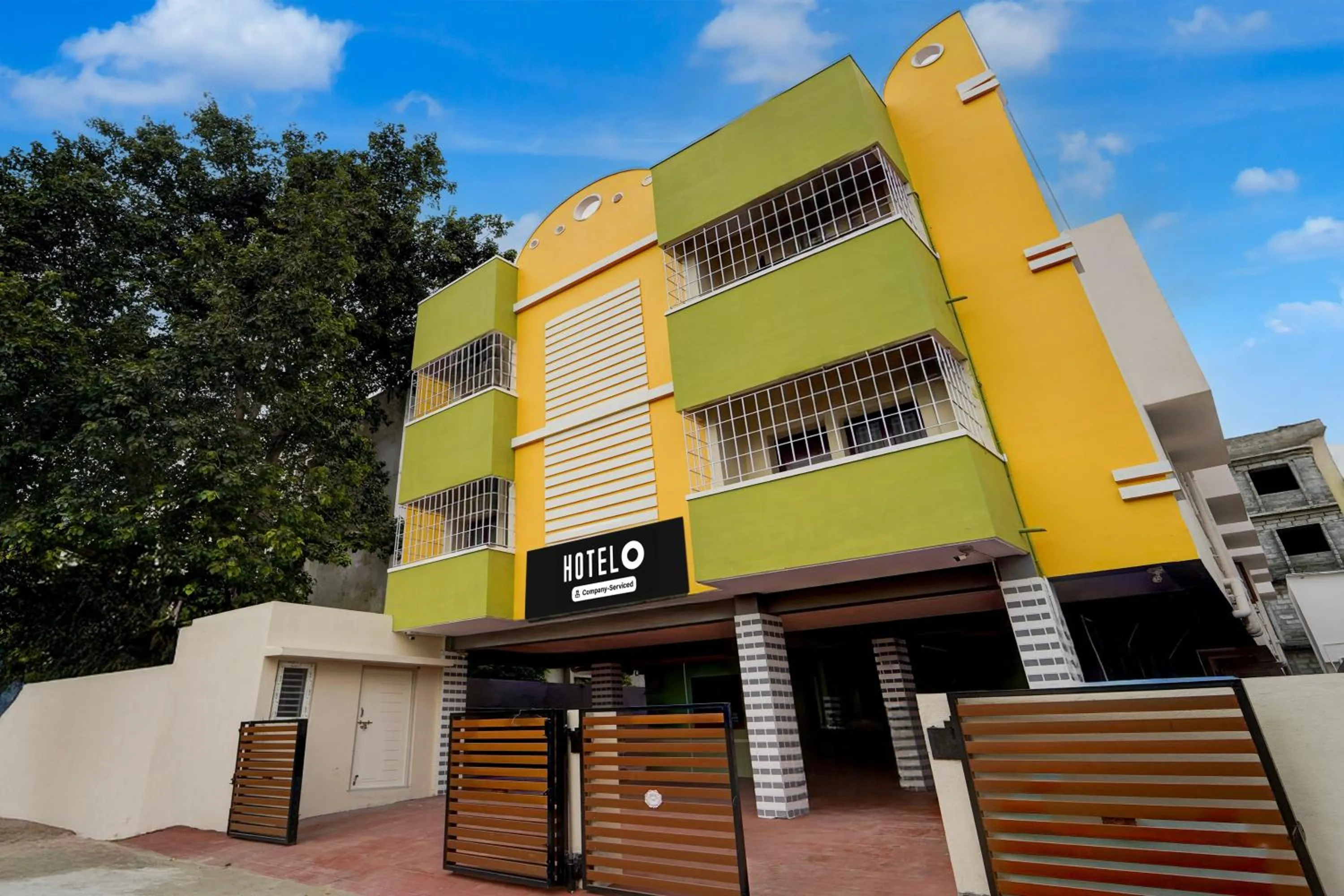 Facade/entrance in Hotel O Singanallur Railway Junction Formerly 2D Residency
