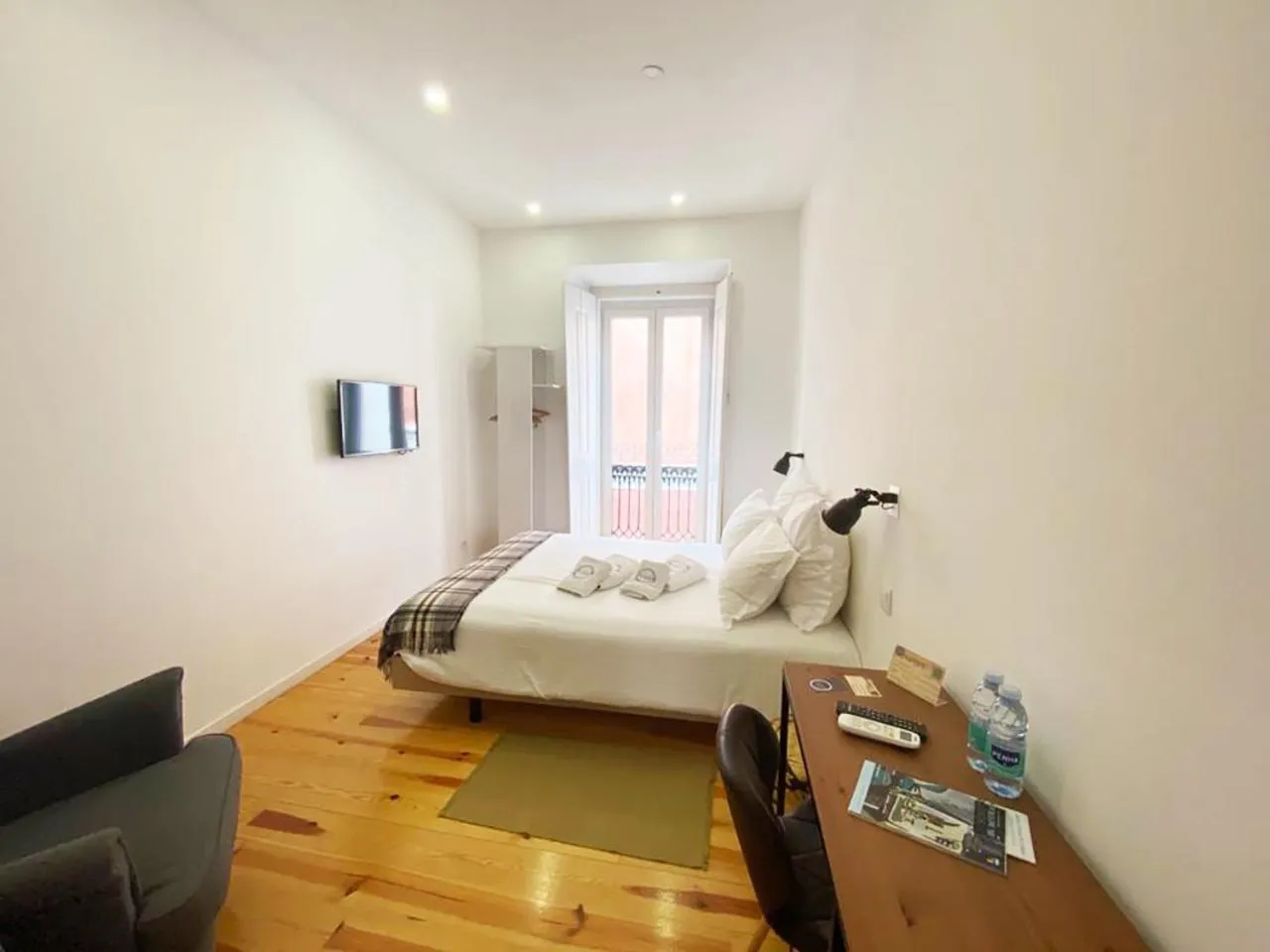 Bedroom, Bed in The Postcard Lisbon