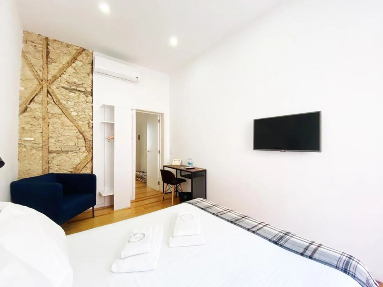 Bedroom, Bed in The Postcard Lisbon