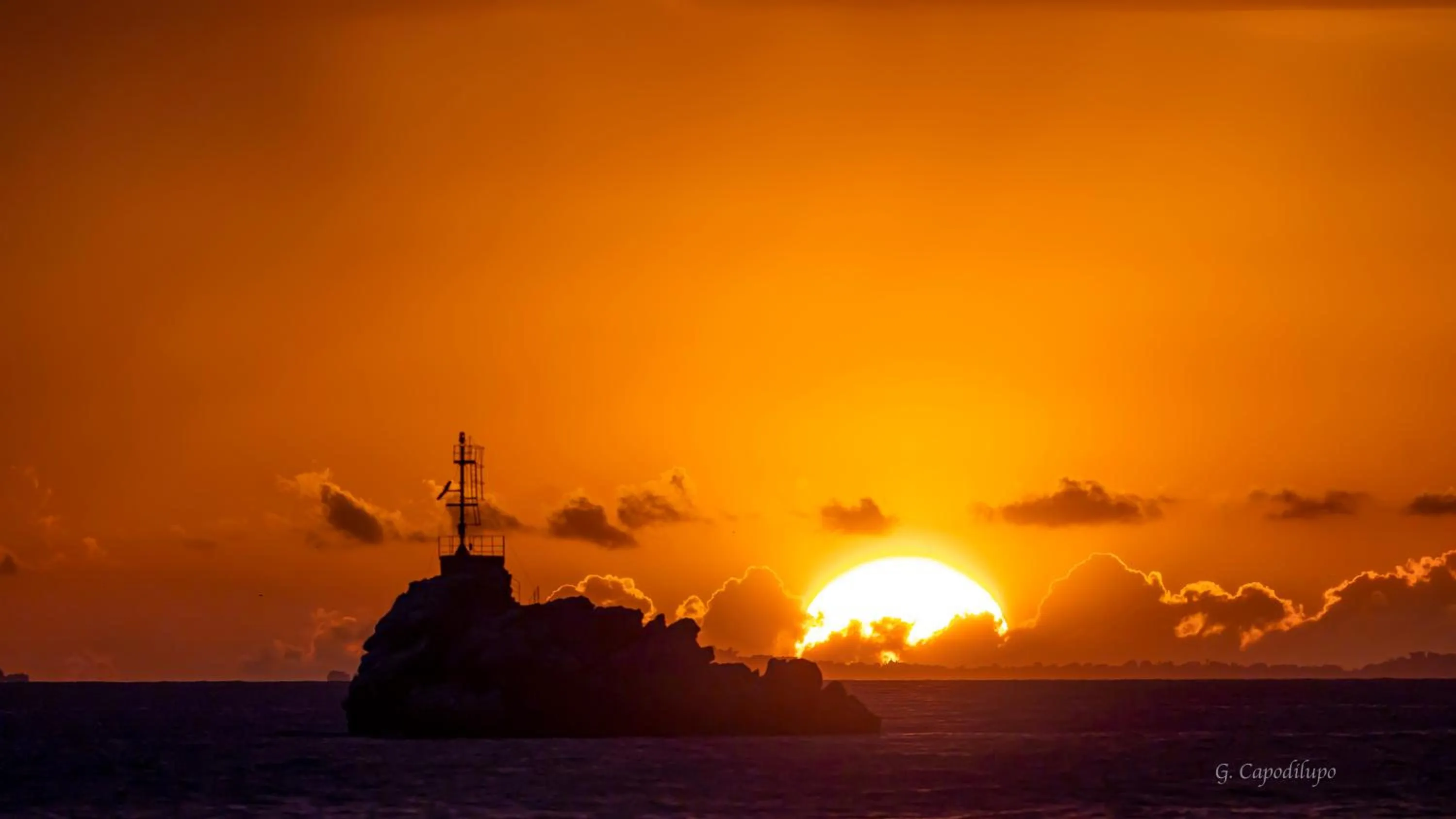 Sunset in Sea Breeze Residence