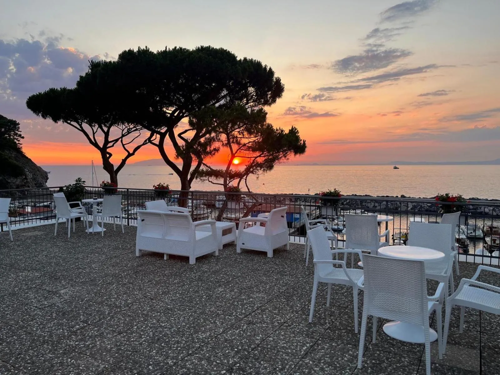 Solarium in Sea Breeze Residence