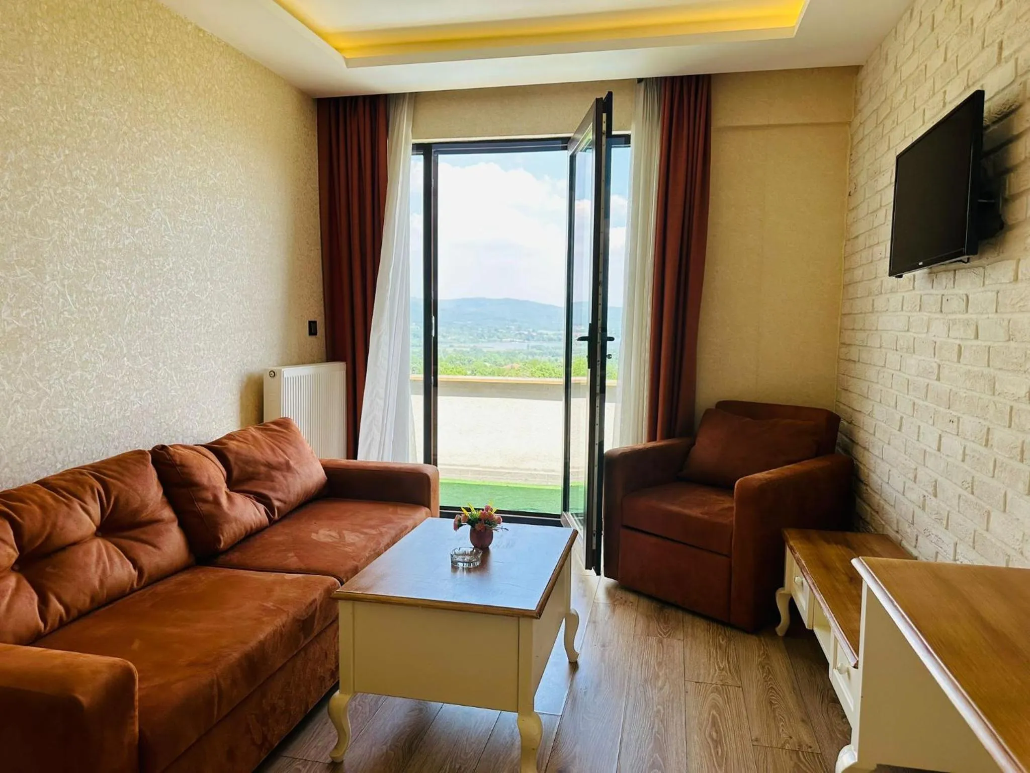 Communal lounge/ TV room in My Green Boutique Hotel