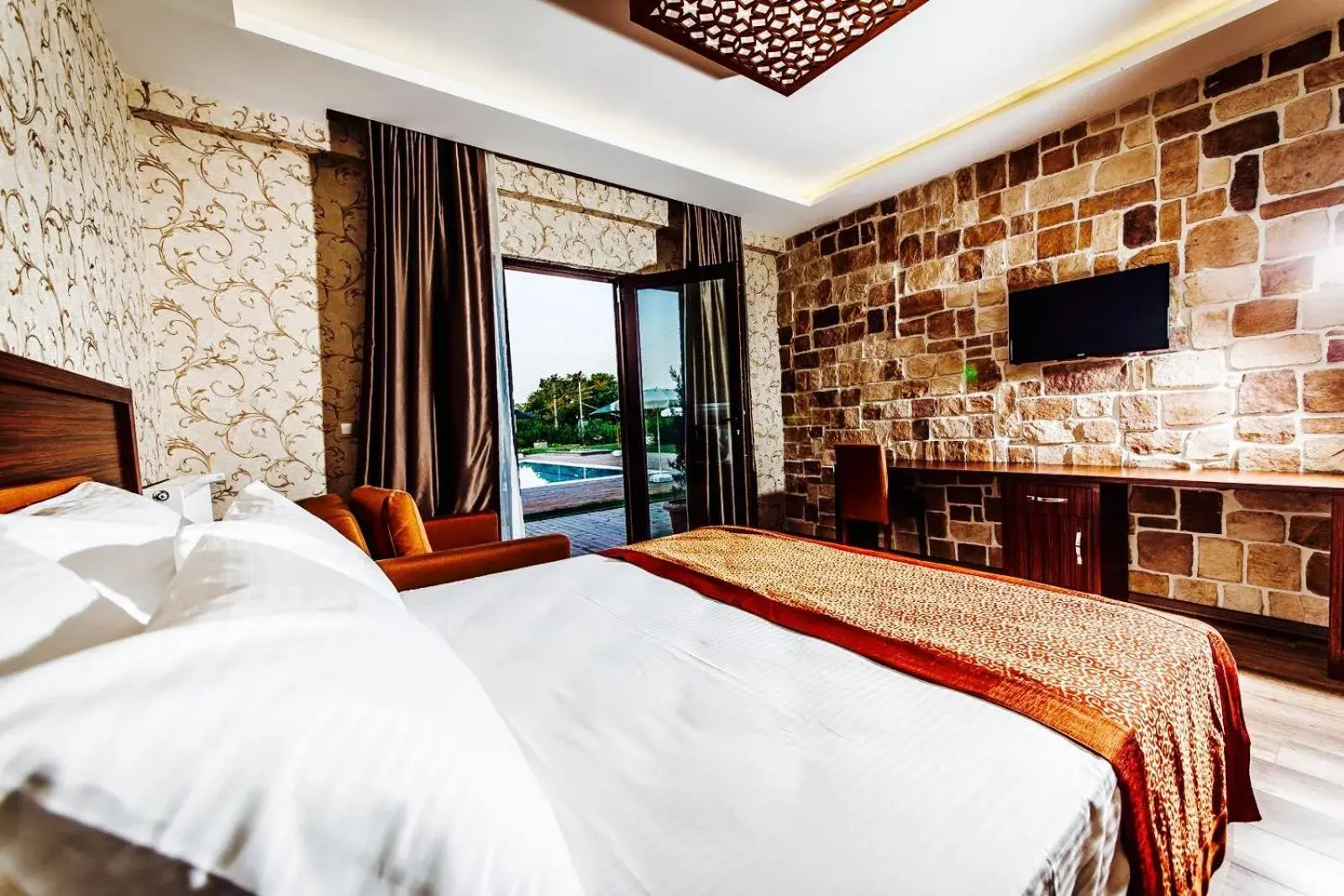 Deluxe Room with Fireplace and Lake View in My Green Otel Deluxe Room with Fireplace and Lake View in My Green Otel