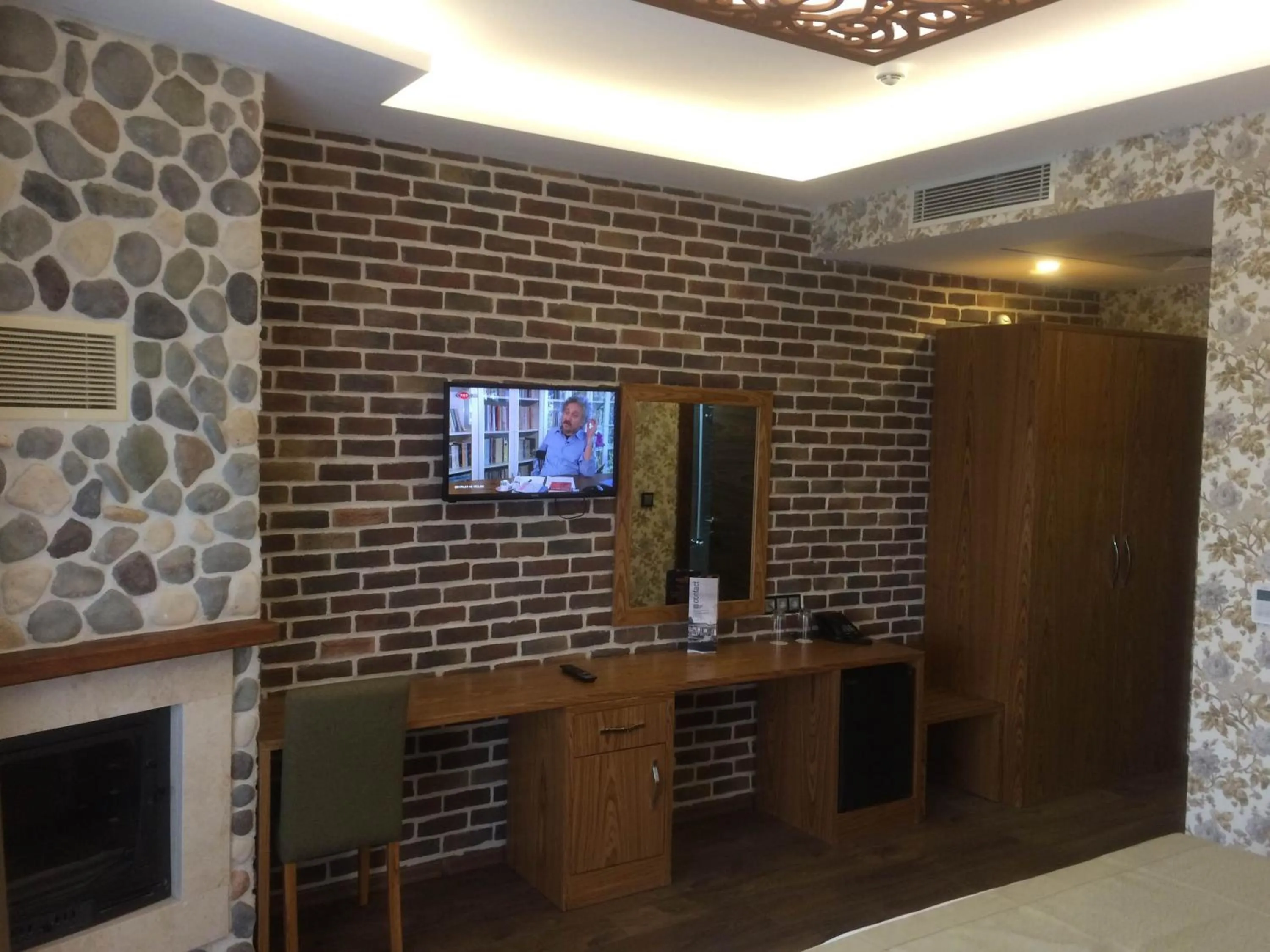 TV and multimedia in My Green Boutique Hotel