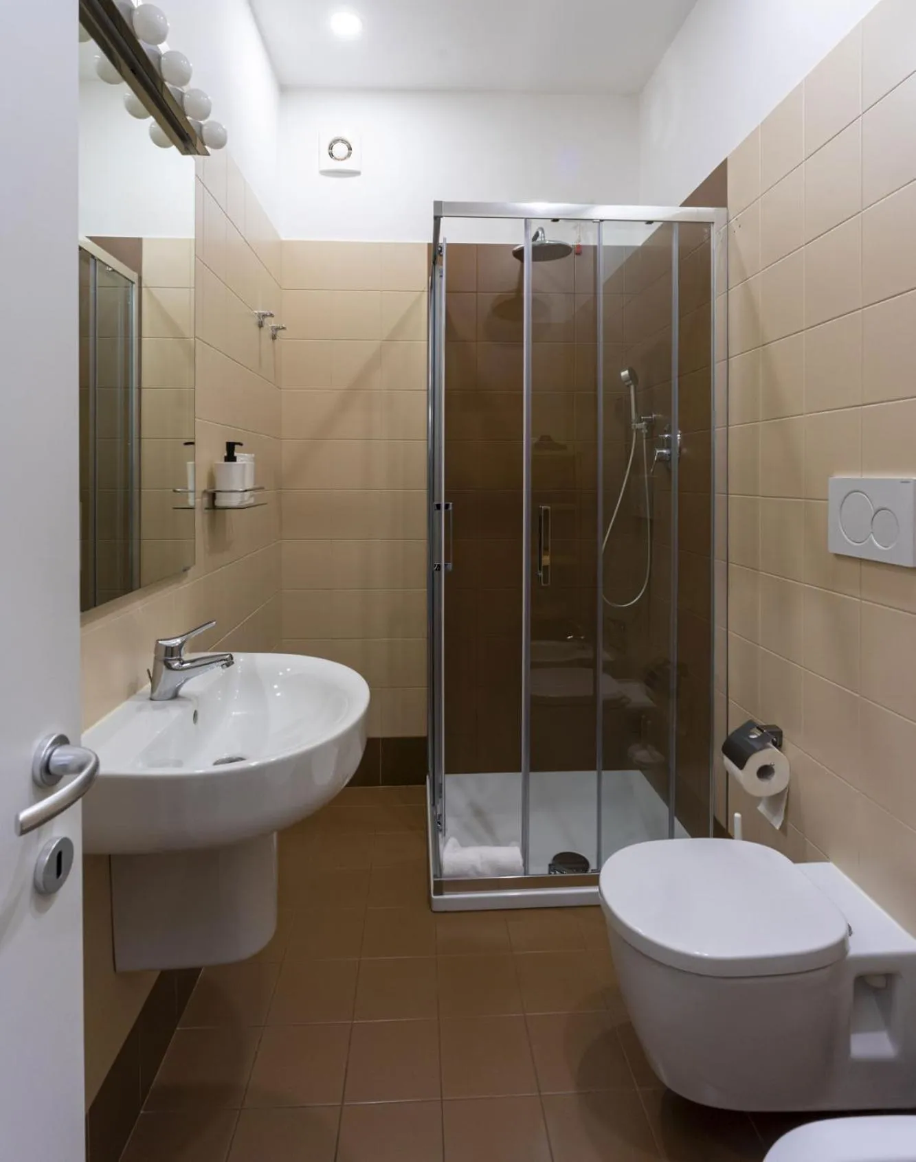 Shower in Ventitrémarzo Guest House