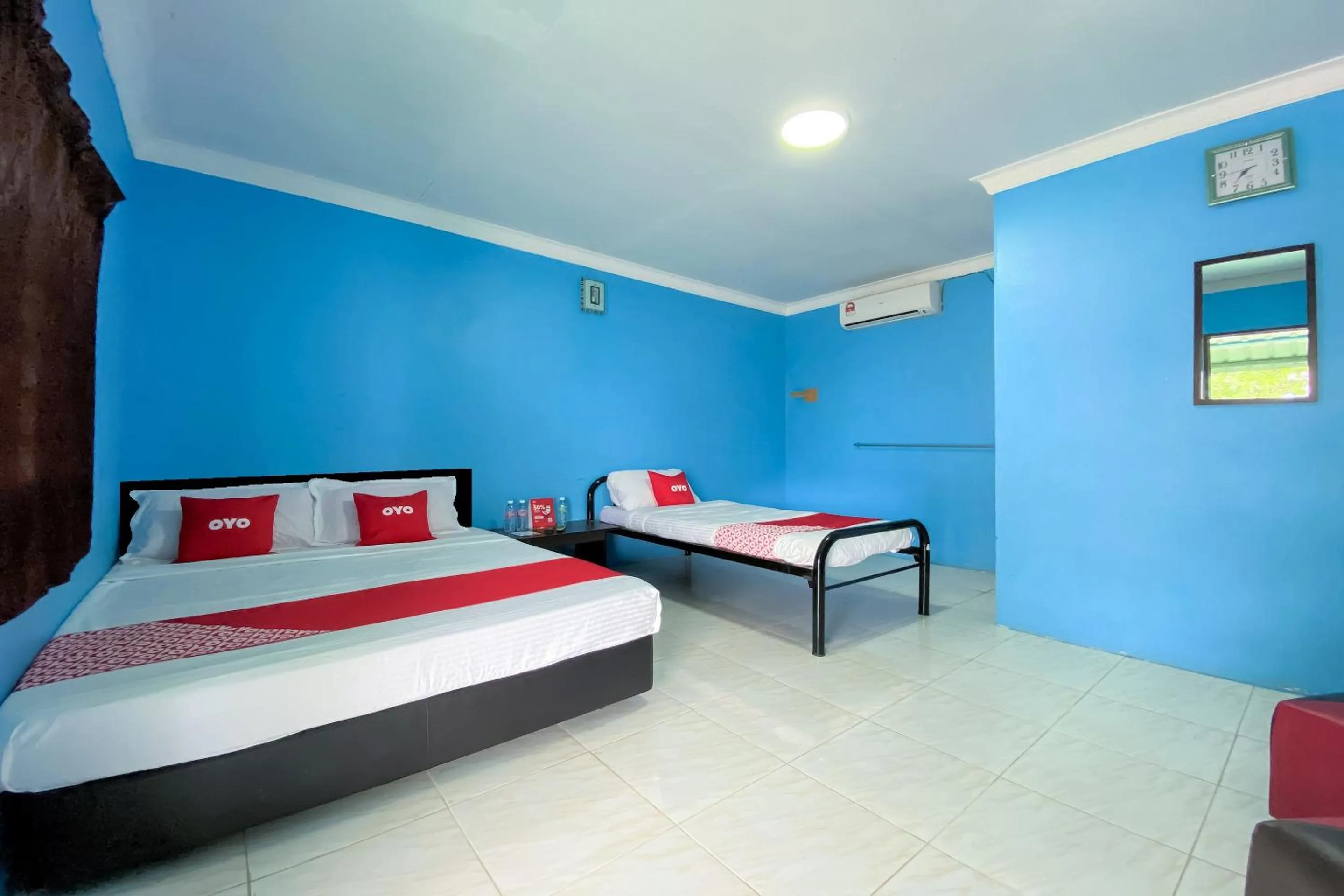 Photo of the whole room, Bed in Capital O 90168 Serambi Pelangi Chalet