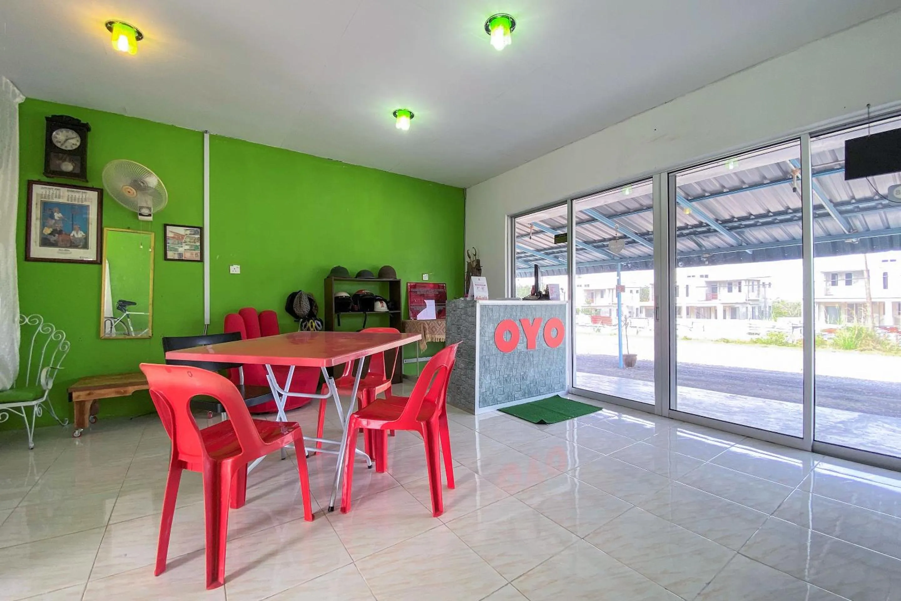 Lobby or reception in Capital O 90168 Serambi Pelangi Chalet