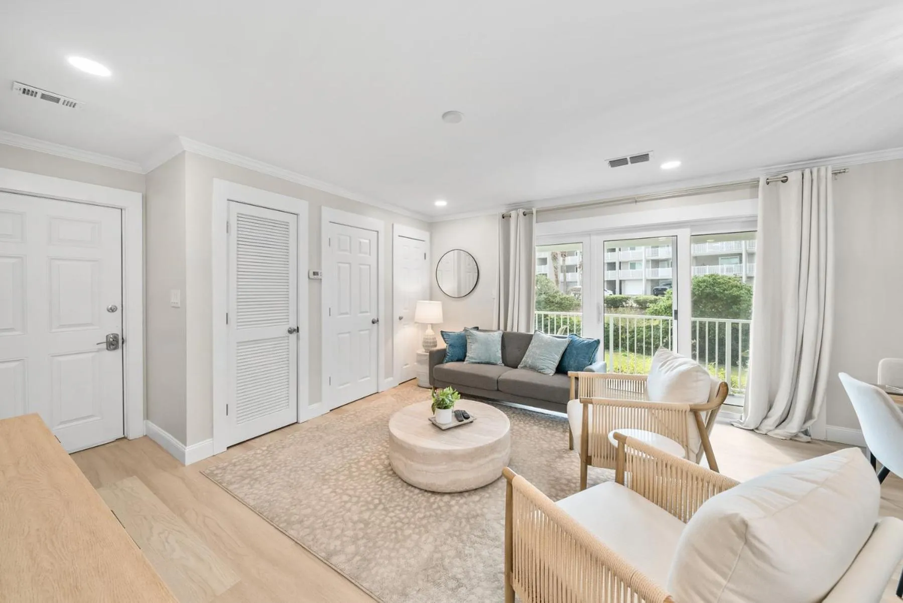 Photo of the whole room in Beachside Villas 811