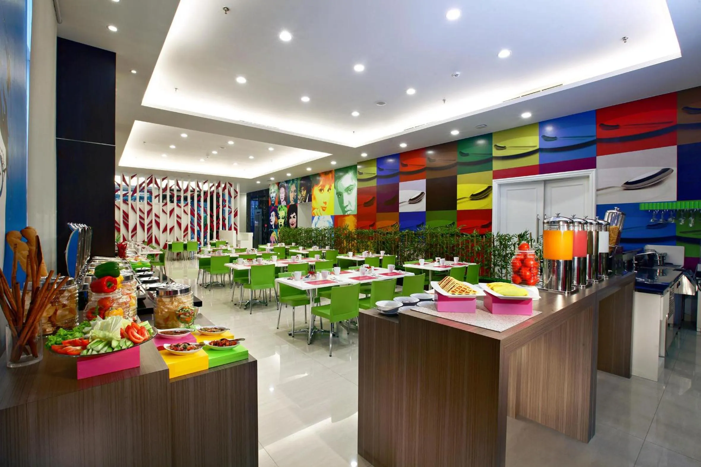 Restaurant/places to eat in favehotel Zainul Arifin