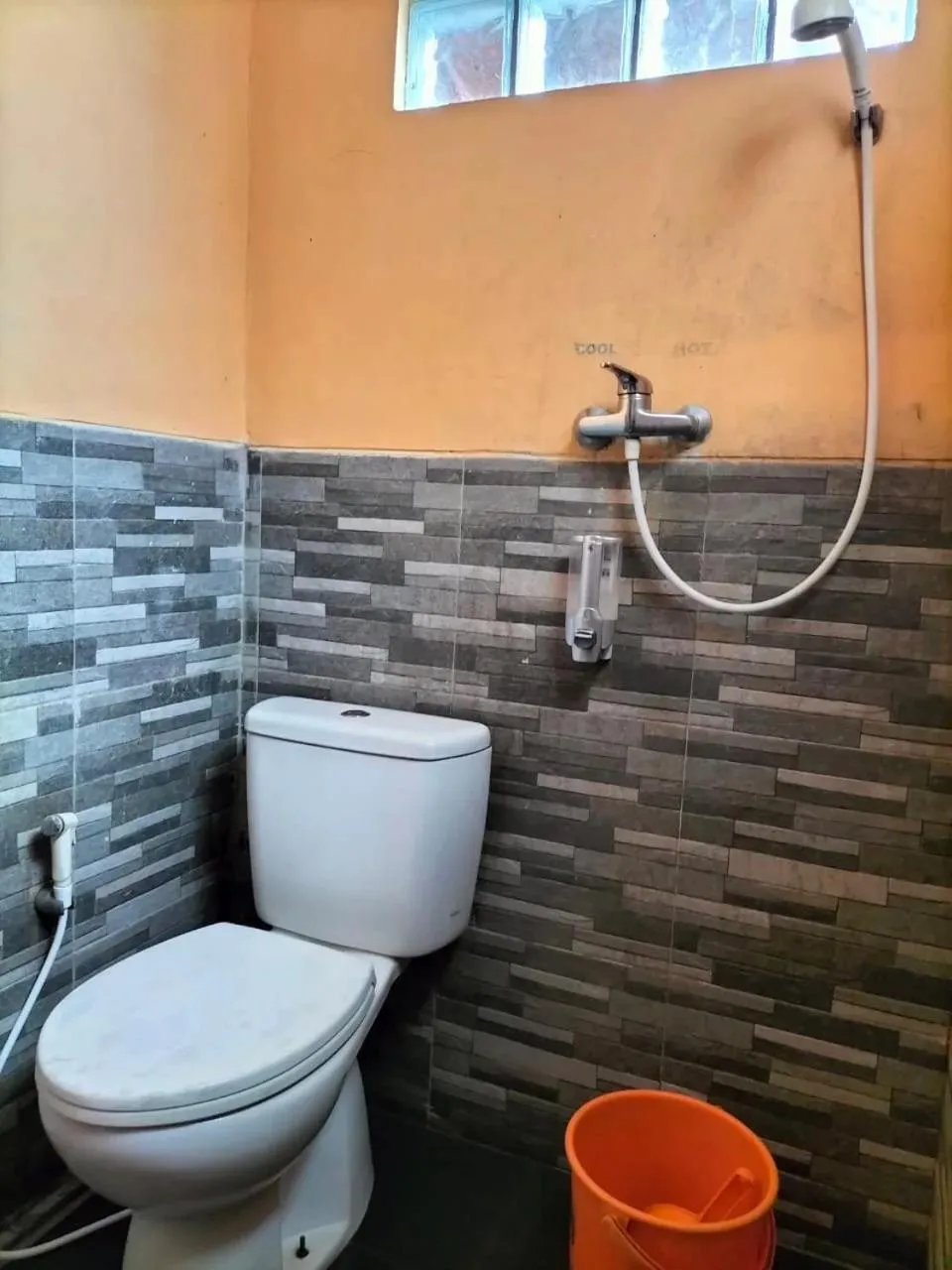 Shower in Nur Alam Hotel Lembang