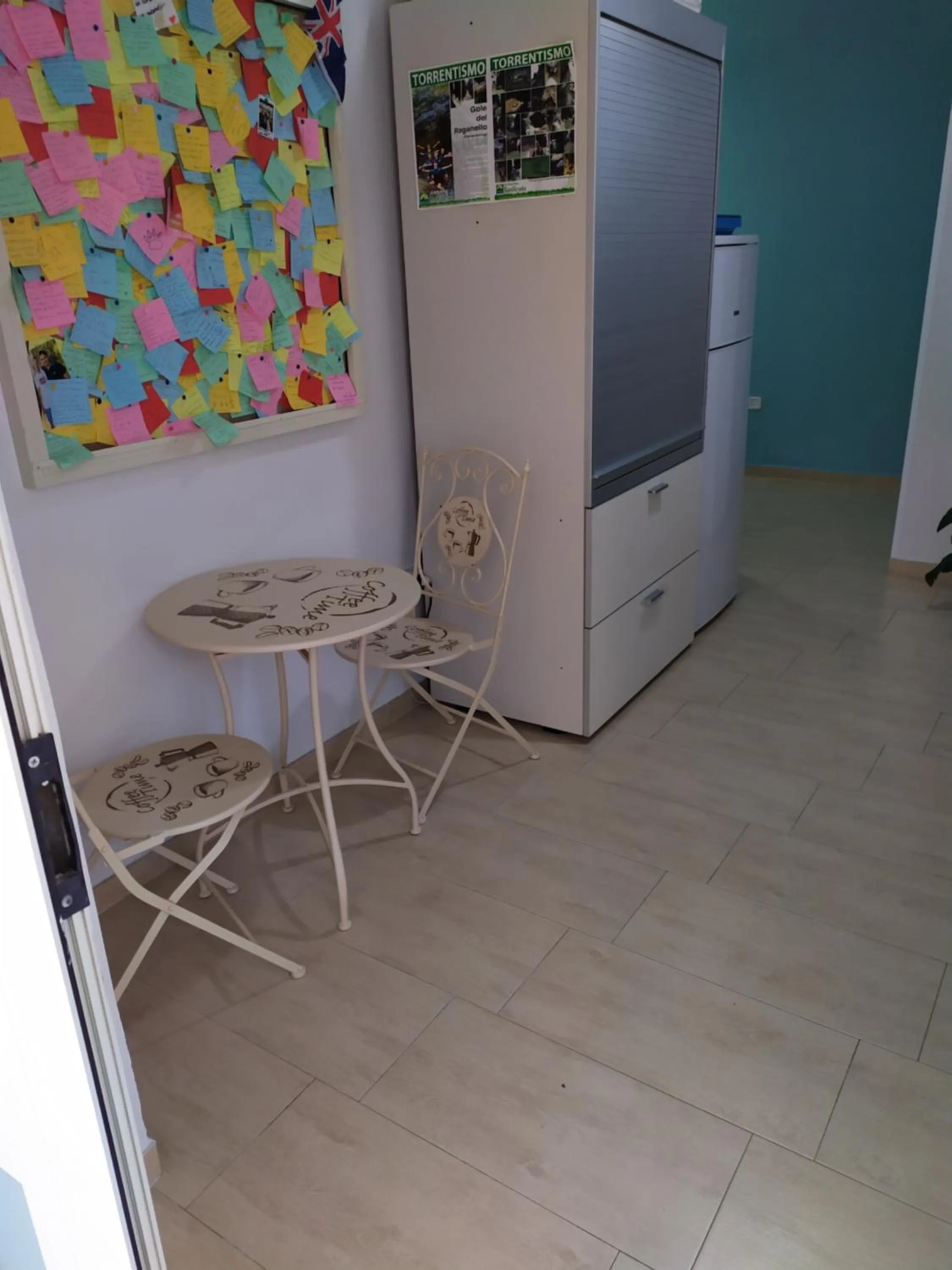 Communal lounge/ TV room in B&B Villa degli Angeli