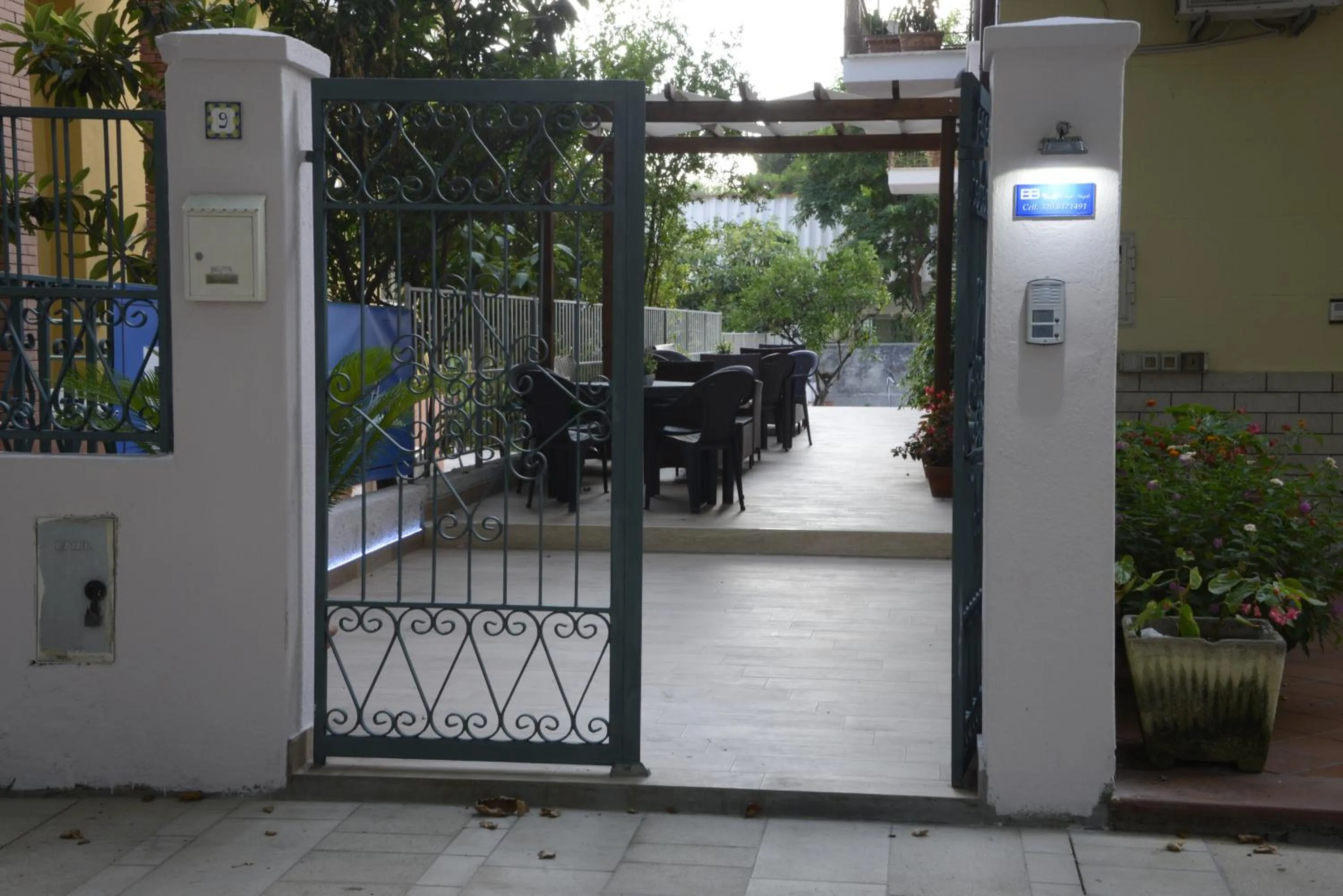 Facade/entrance in B&B Villa degli Angeli