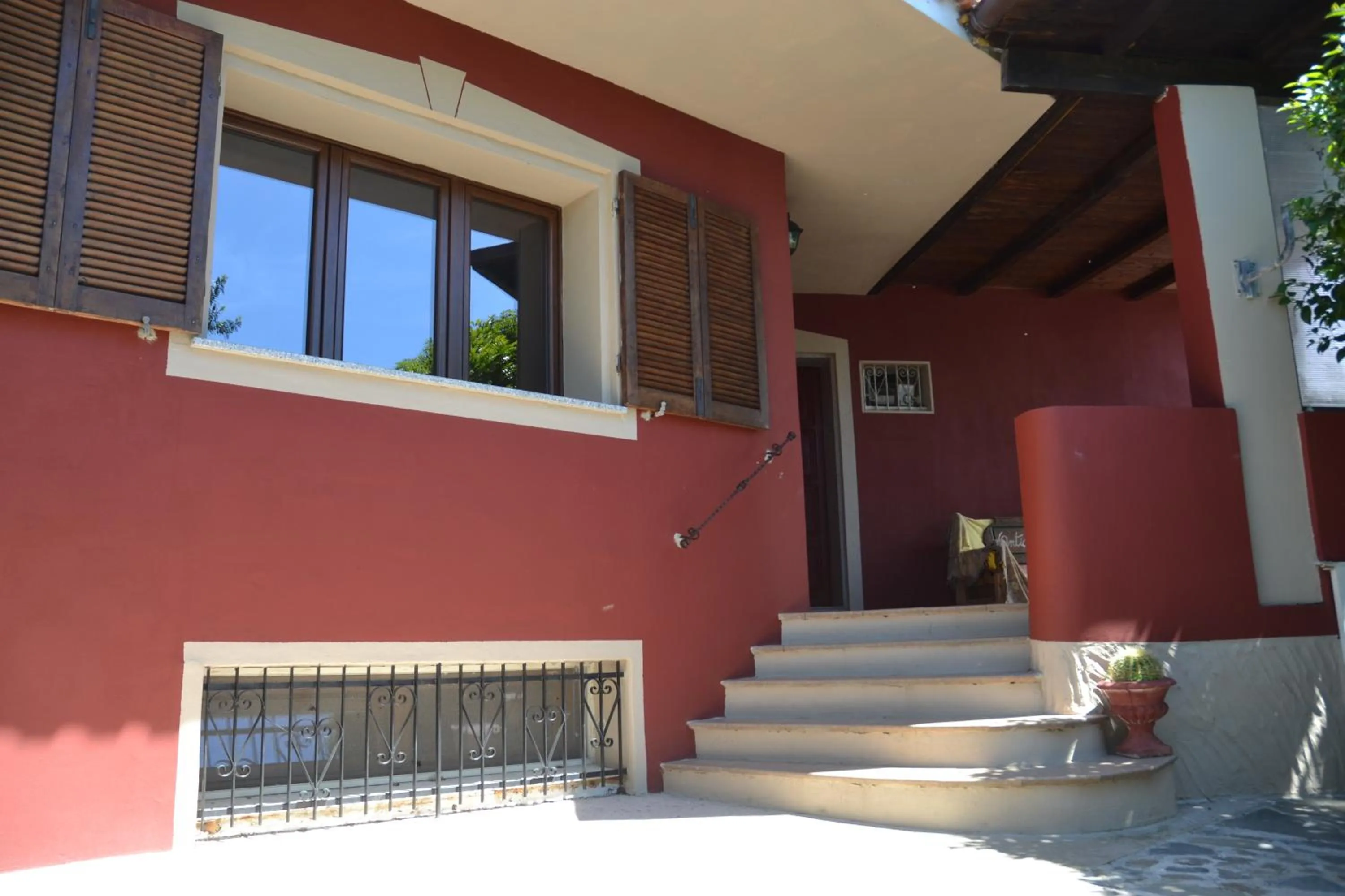 Facade/entrance in B&B Antica Botte Sassari