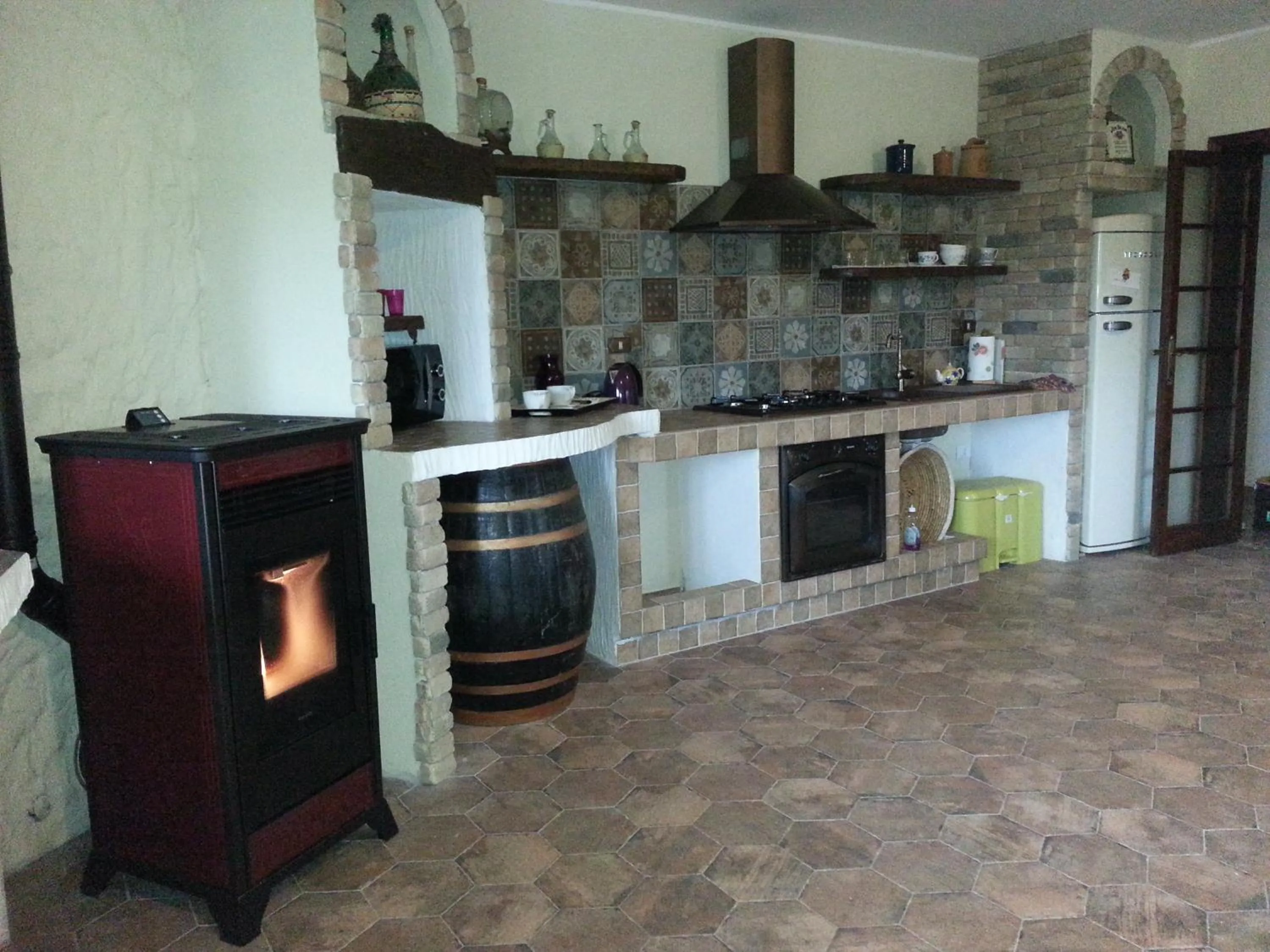 Communal lounge/ TV room in B&B Antica Botte Sassari