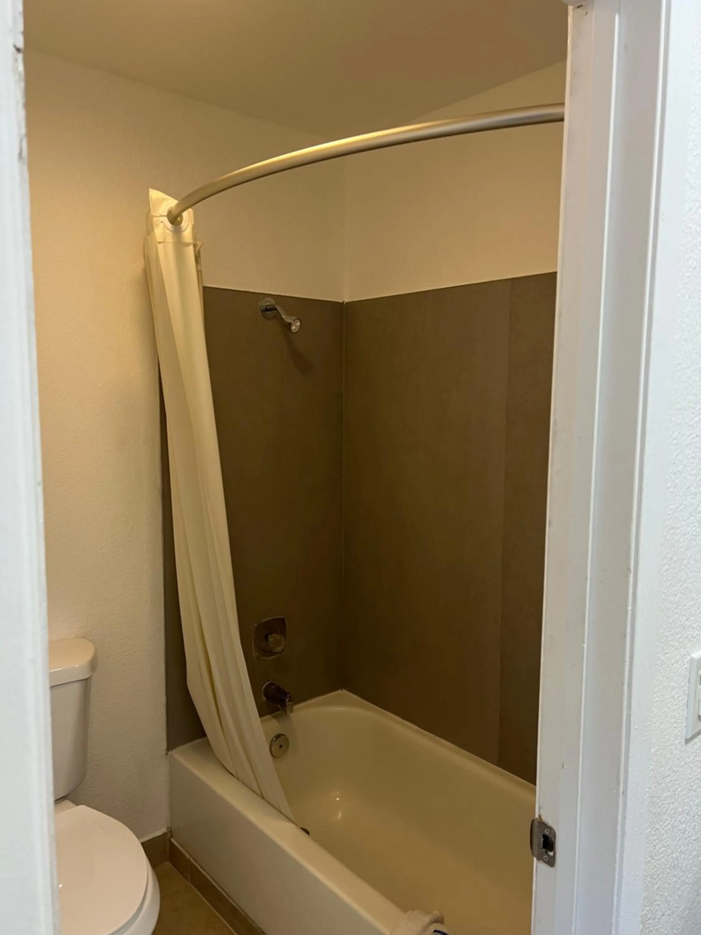 Standard Double Room in Solano Inn Vallejo-Napa Valley