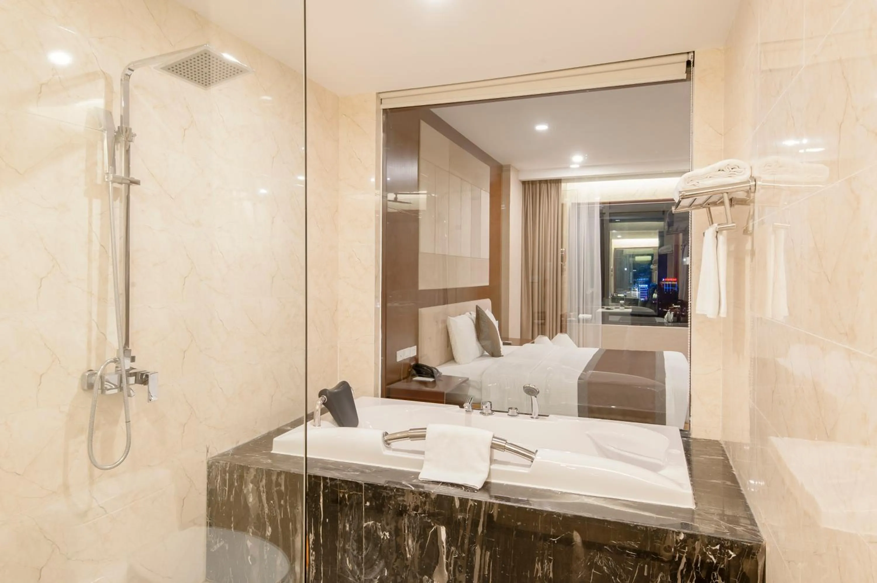 Bathroom, Bed in Muong Thanh Grand Lao Cai Hotel