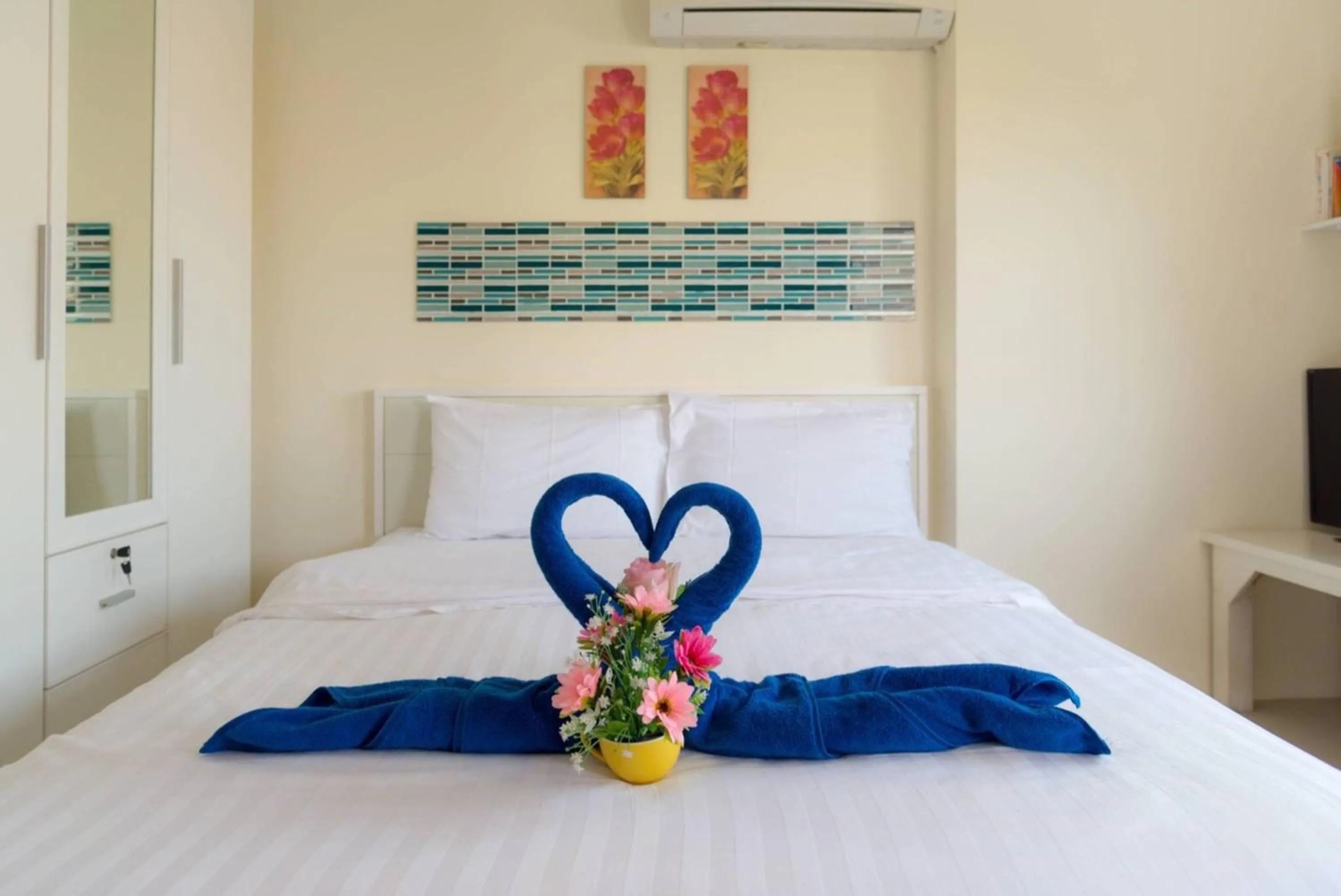 Bedroom, Bed in Lotus Suite Hua Hin