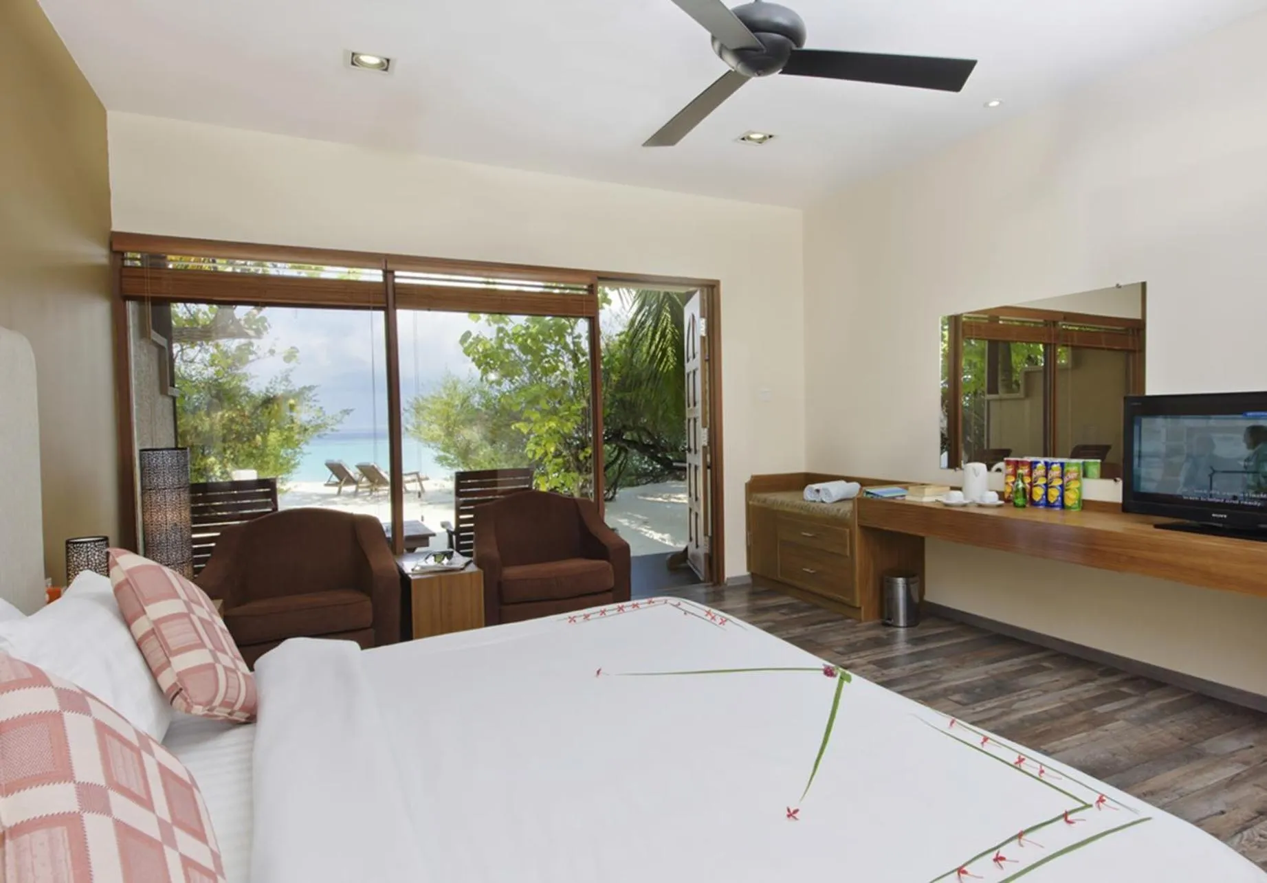 Photo of the whole room in Eriyadu Island Resort