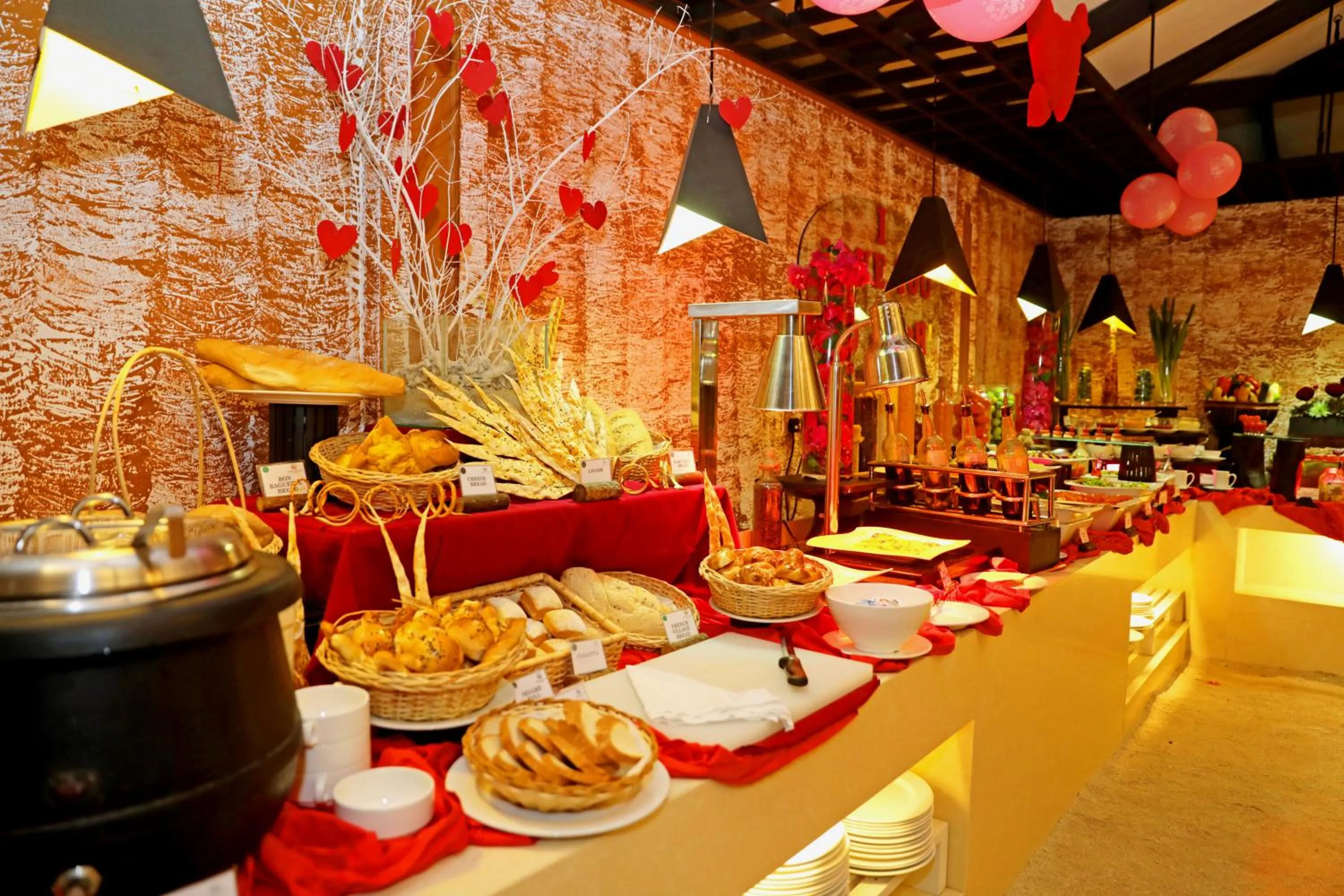 Restaurant/places to eat in Eriyadu Island Resort