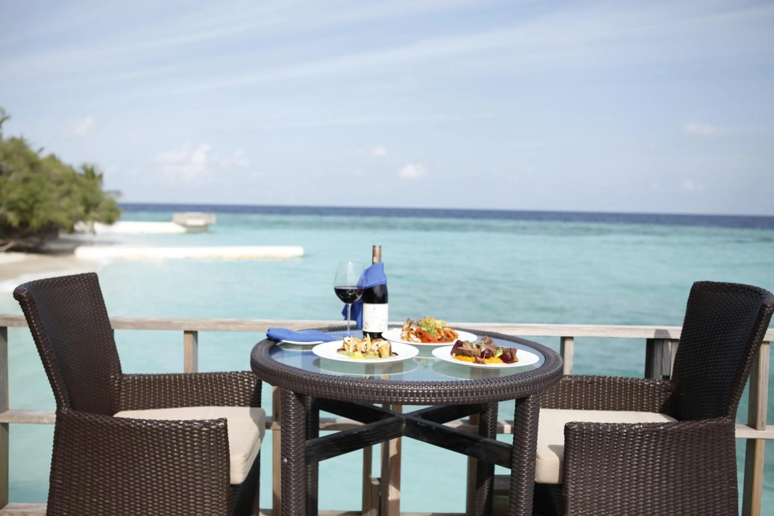Food and drinks in Eriyadu Island Resort