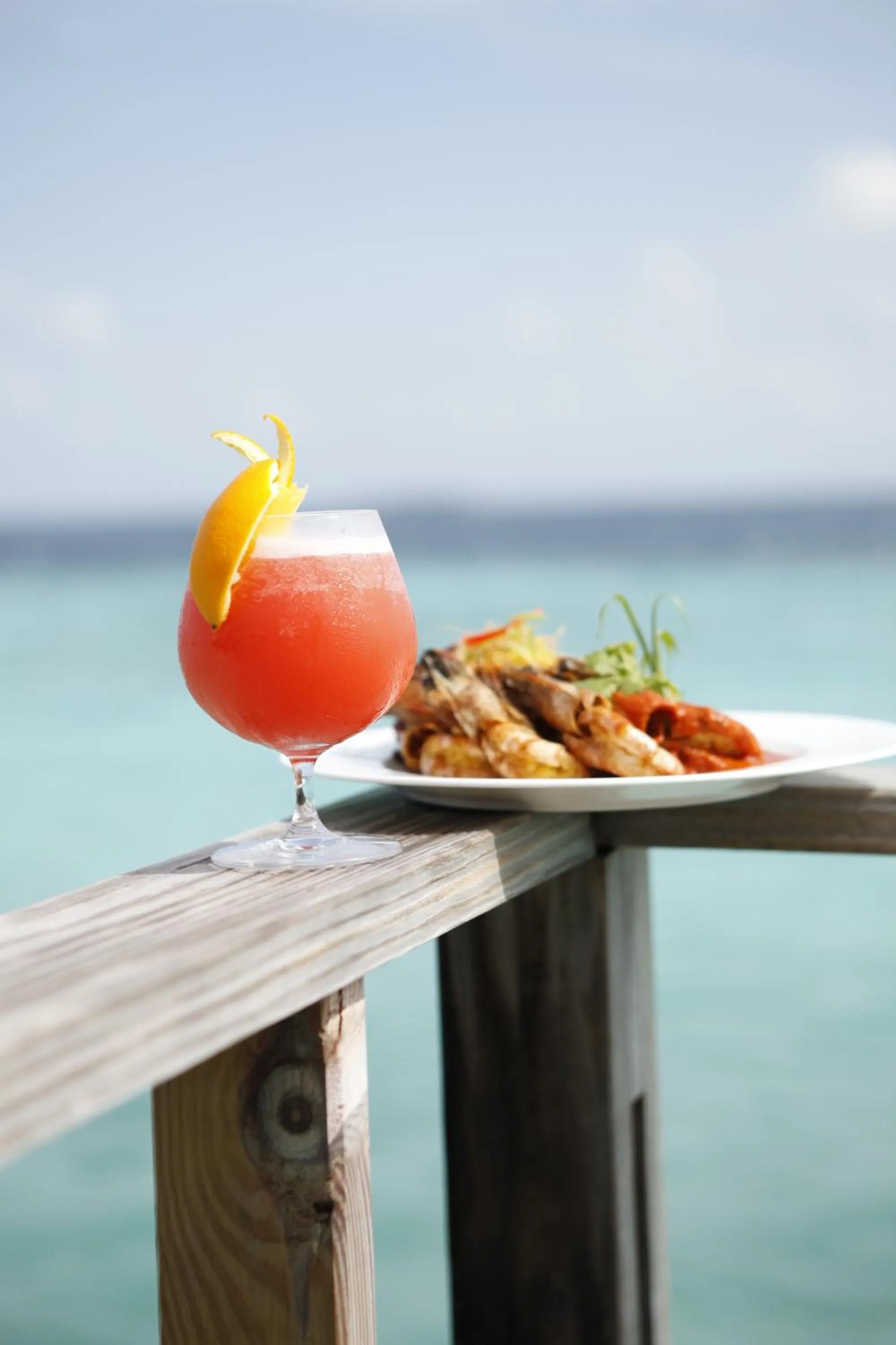 Food and drinks in Eriyadu Island Resort