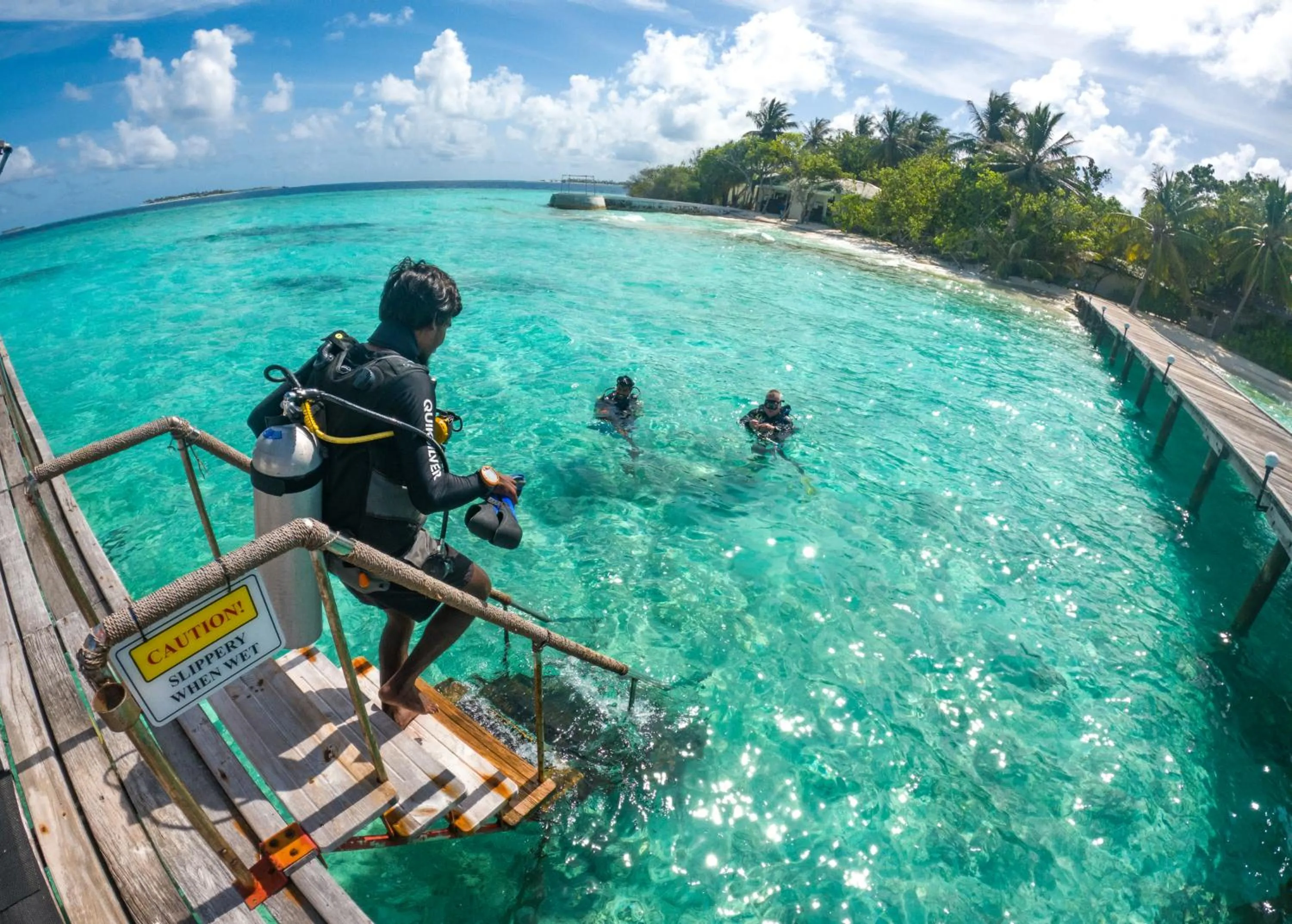 Diving in Eriyadu Island Resort