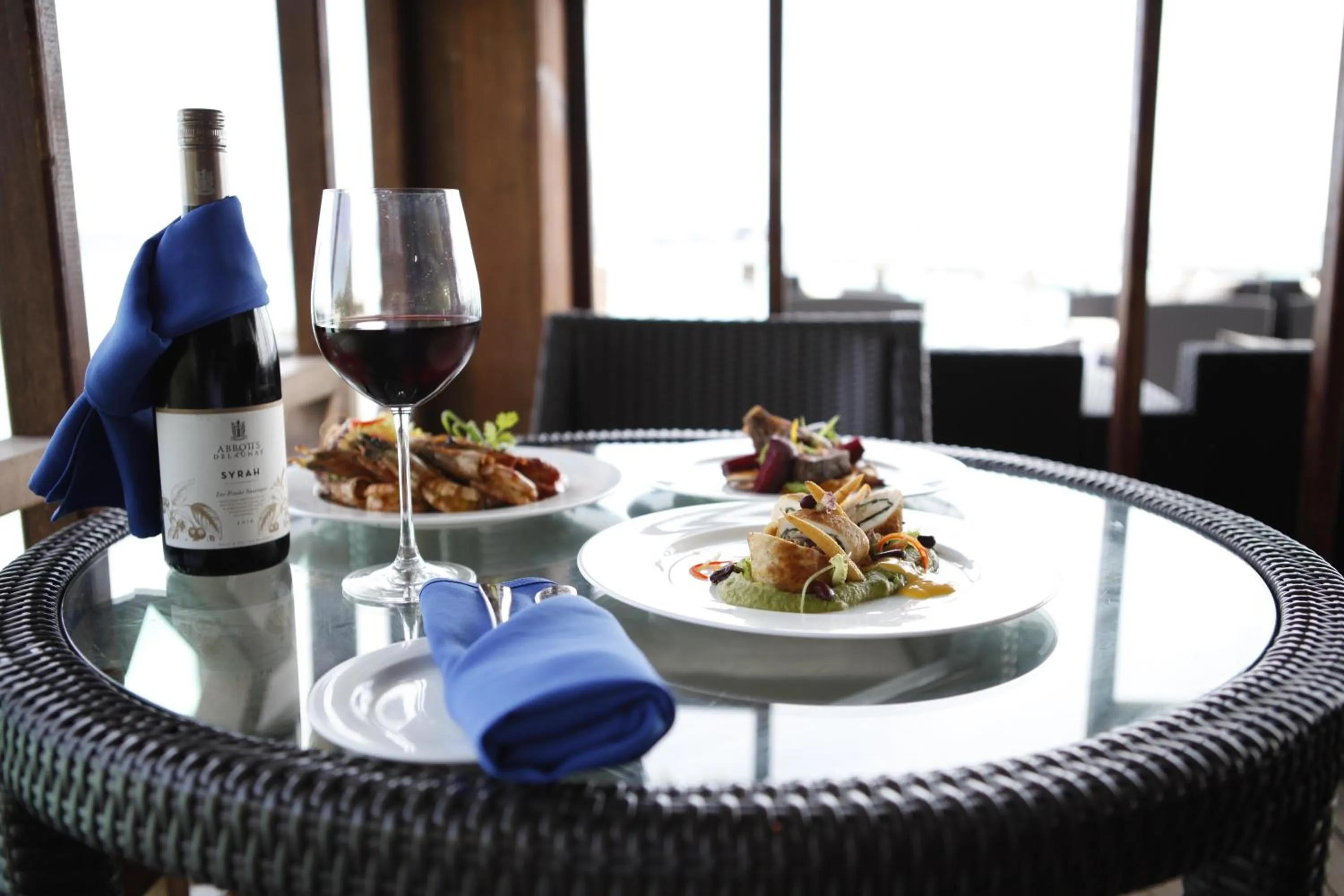 Food and drinks in Eriyadu Island Resort