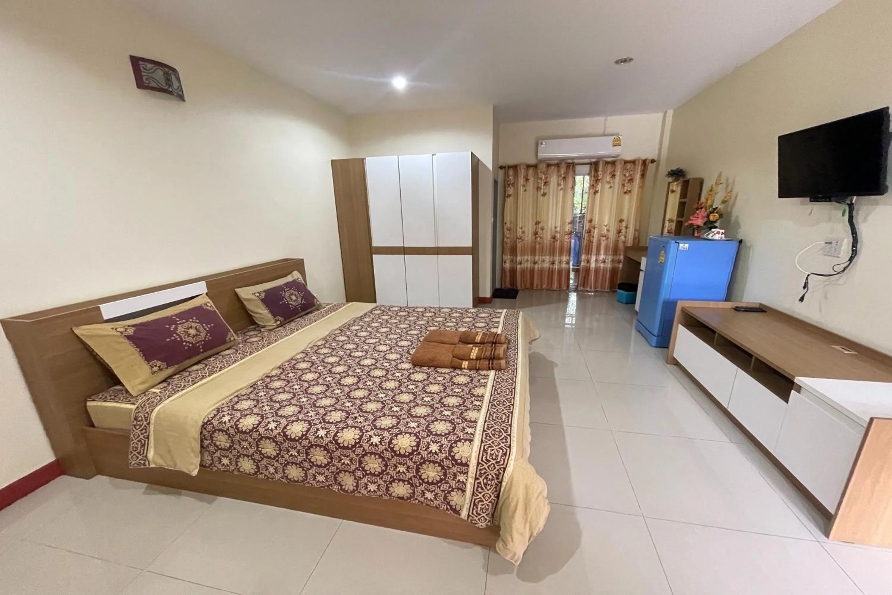 Bedroom, Bed in P&P Place