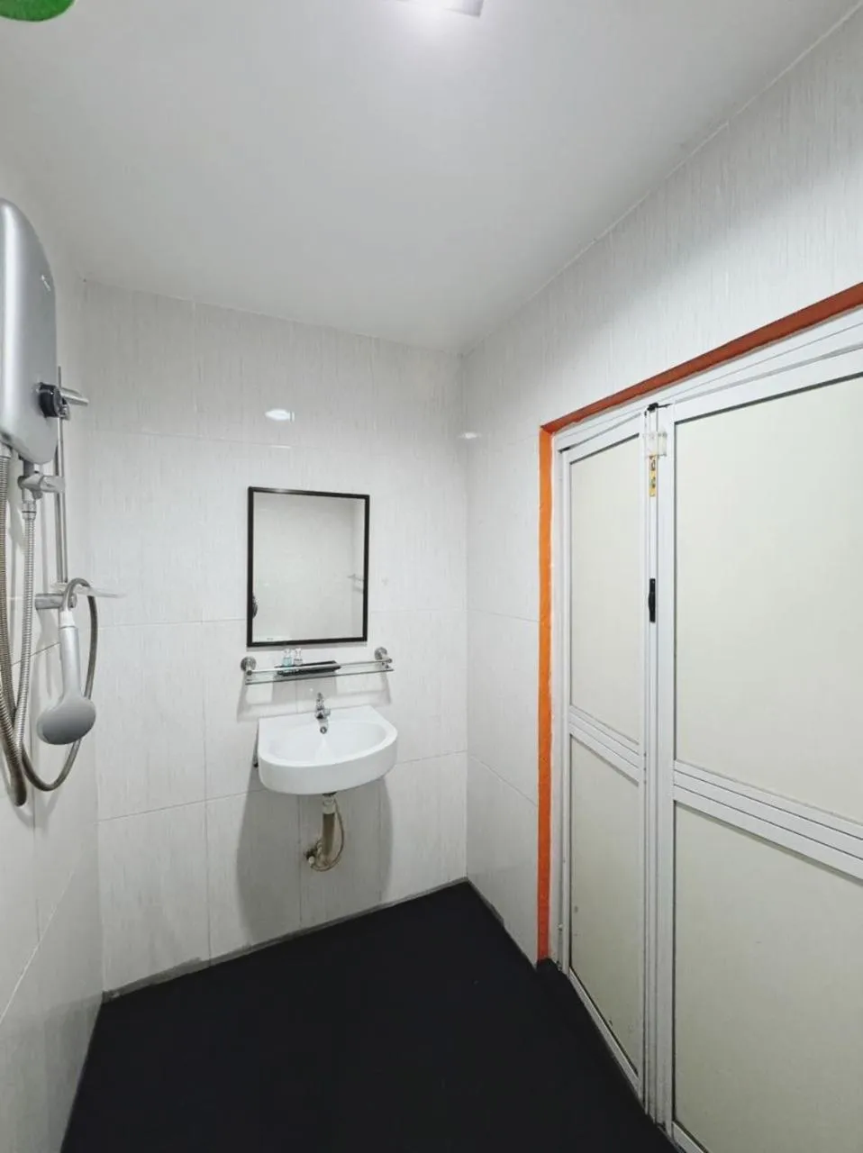 Toilet in Chendering Inn