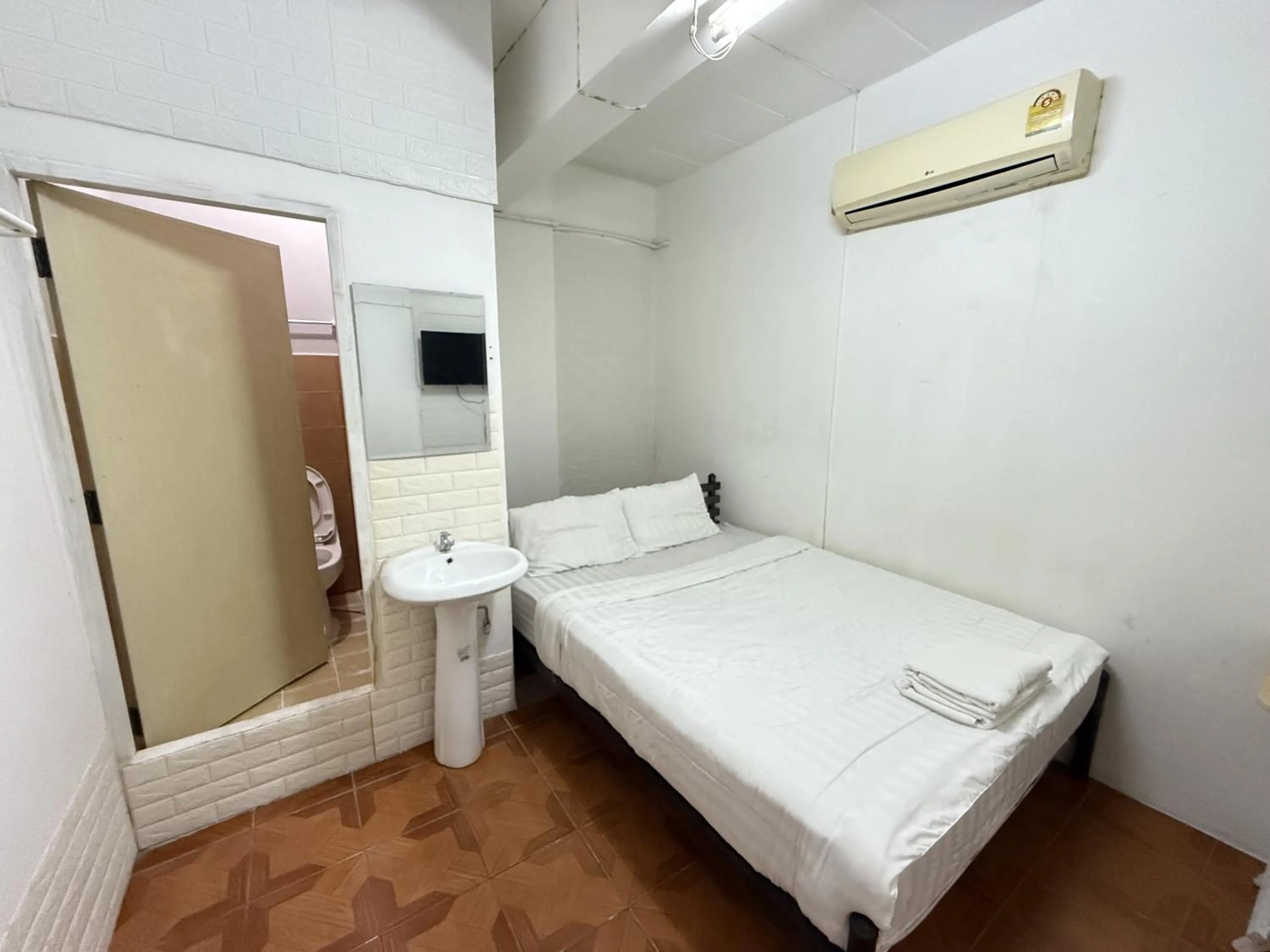 Bed in Happyland Guesthouse