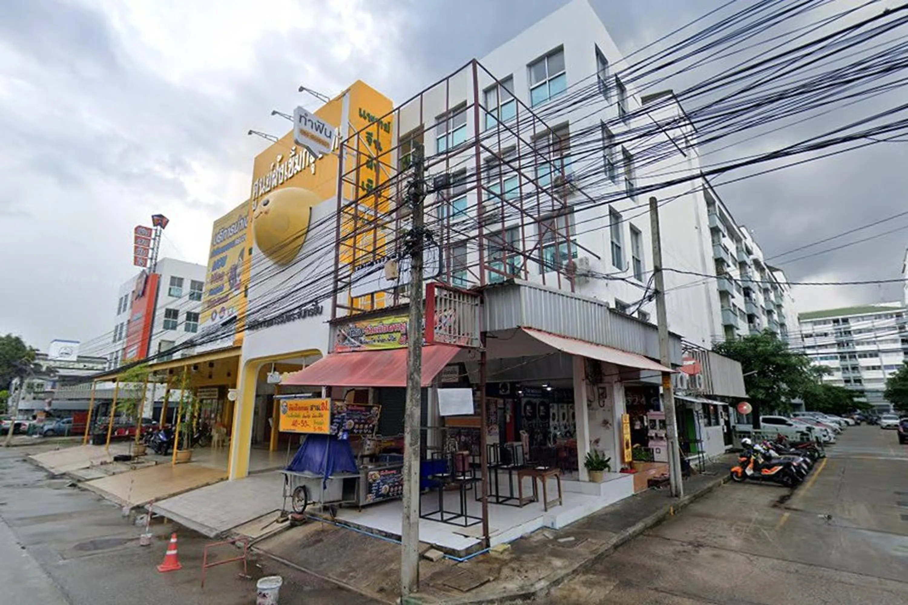 Property building in Happyland Guesthouse