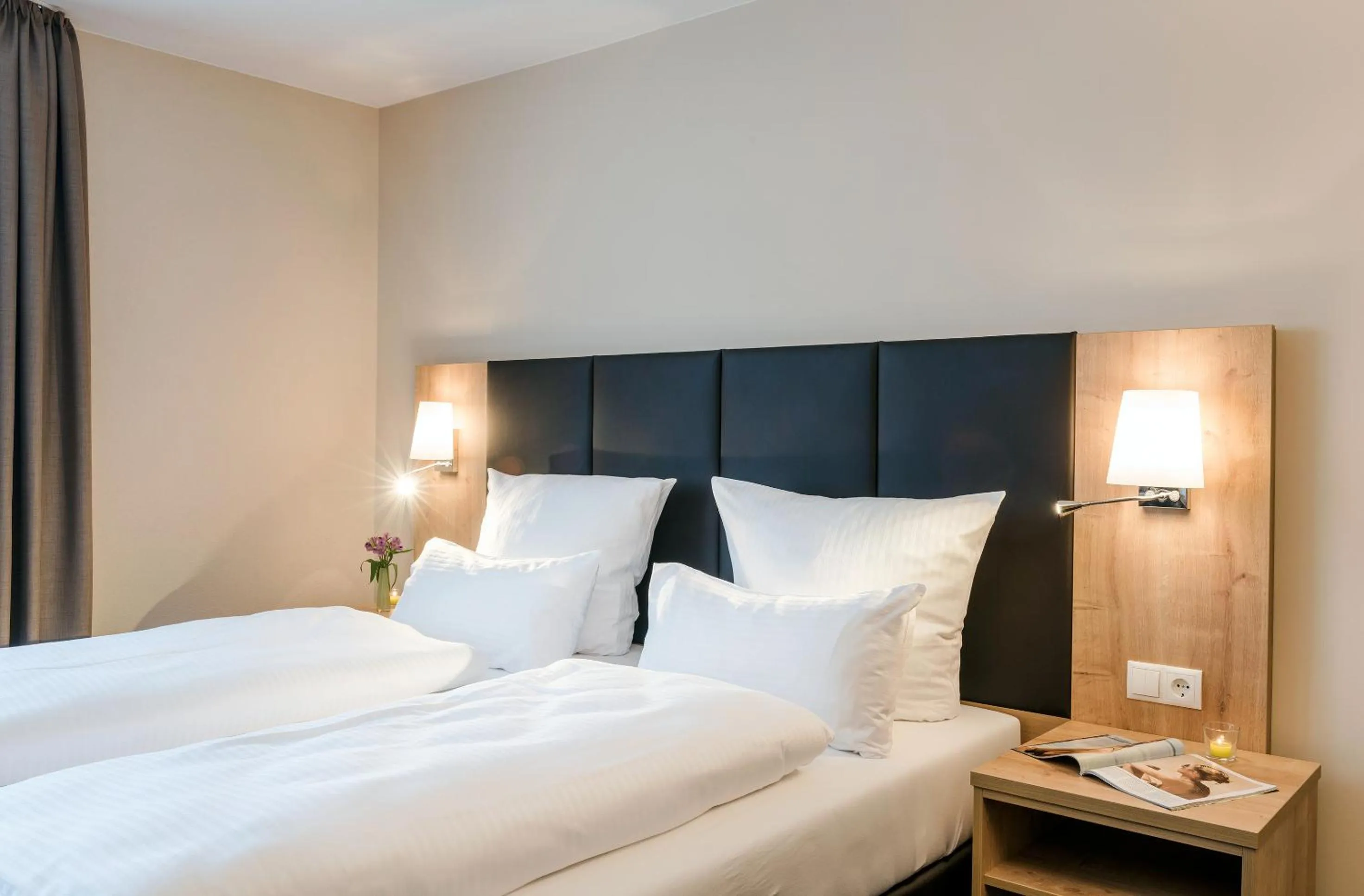 Photo of the whole room, Bed in Die Post Hotel