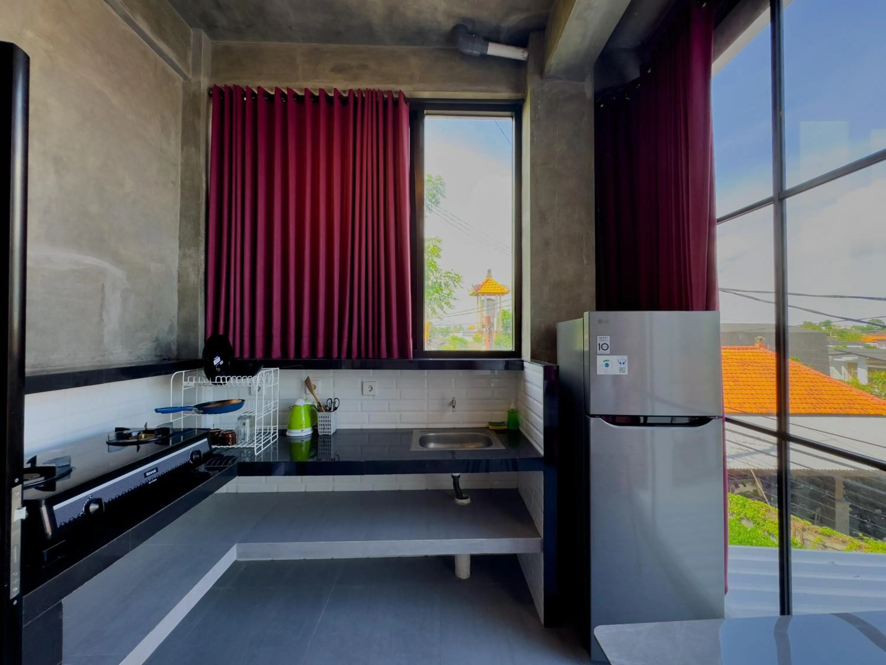 Kitchen or kitchenette in Sky Apartments and Suites